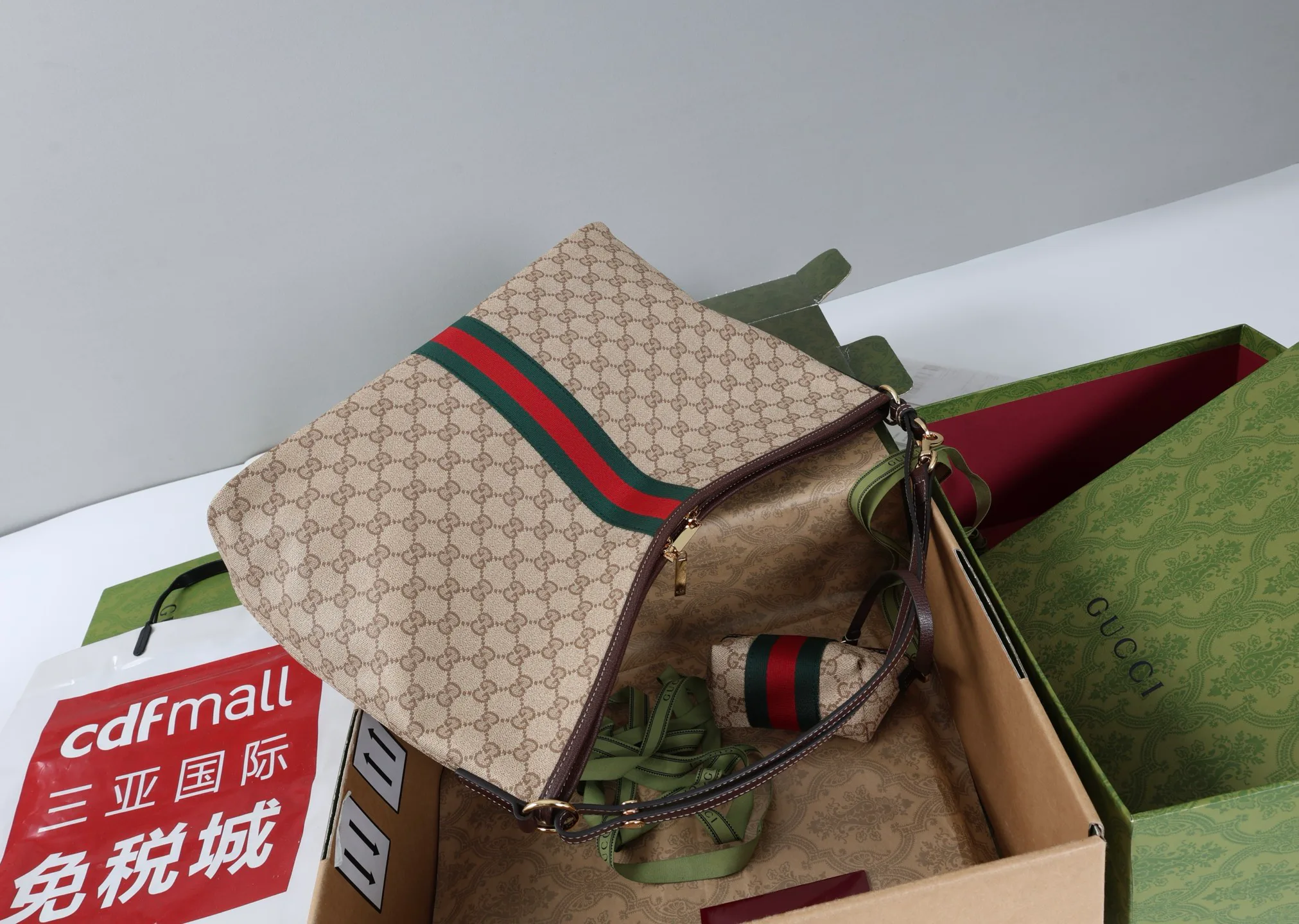 Классические Сумки Женские Gucci 18250600
