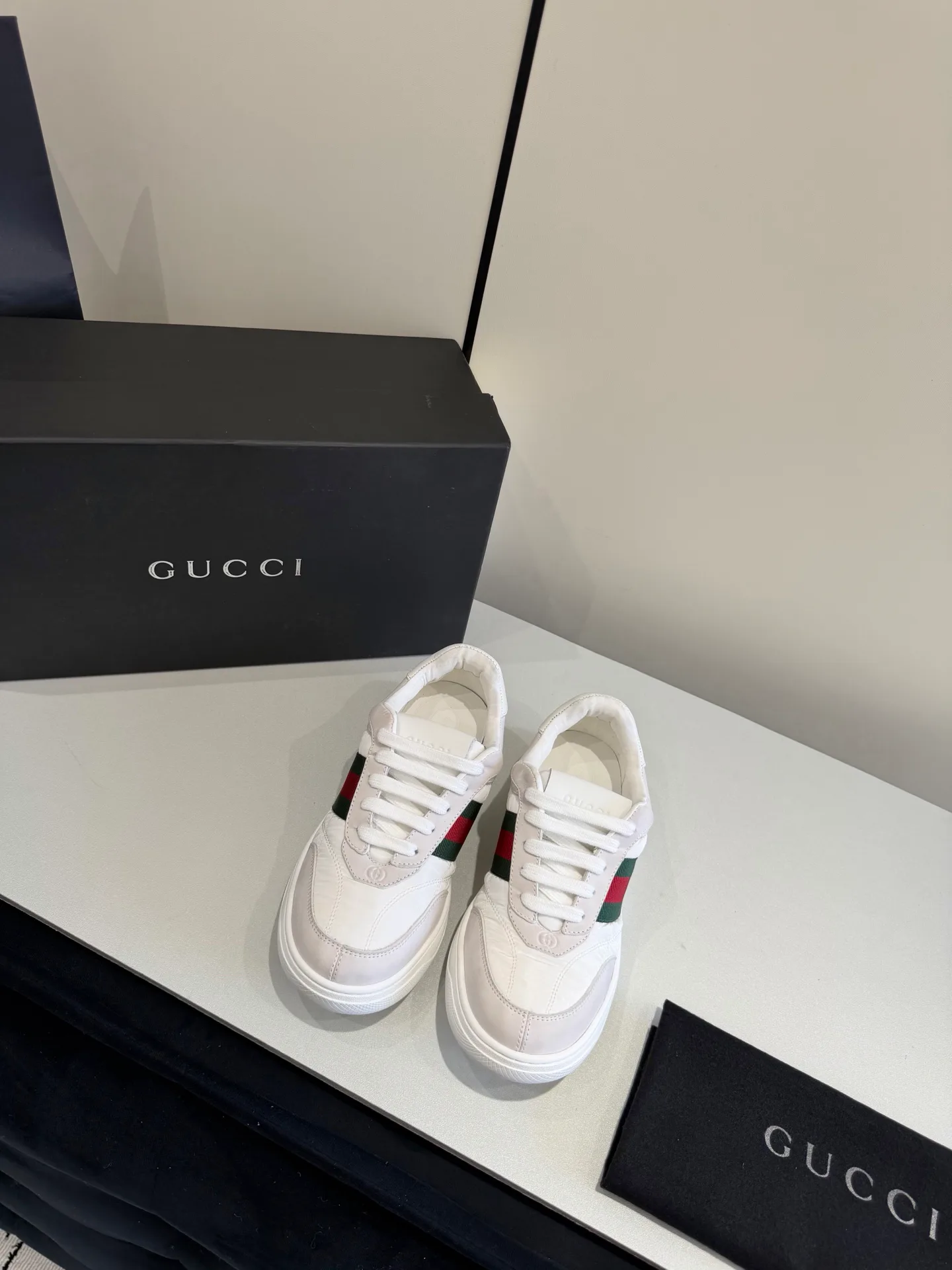 Кроссовки Женские Gucci 18369657