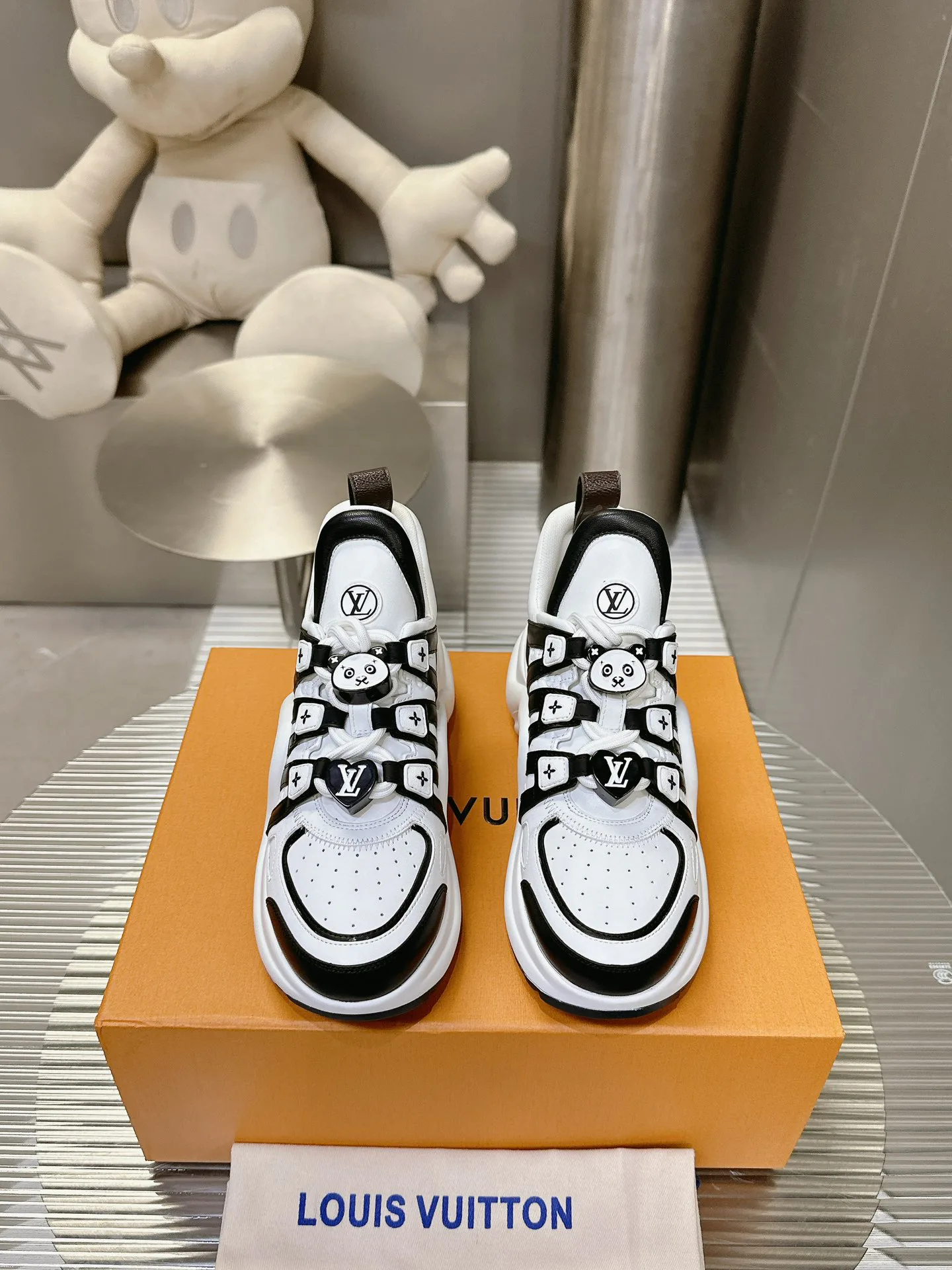 Кроссовки Женские Louis Vuitton 10273362