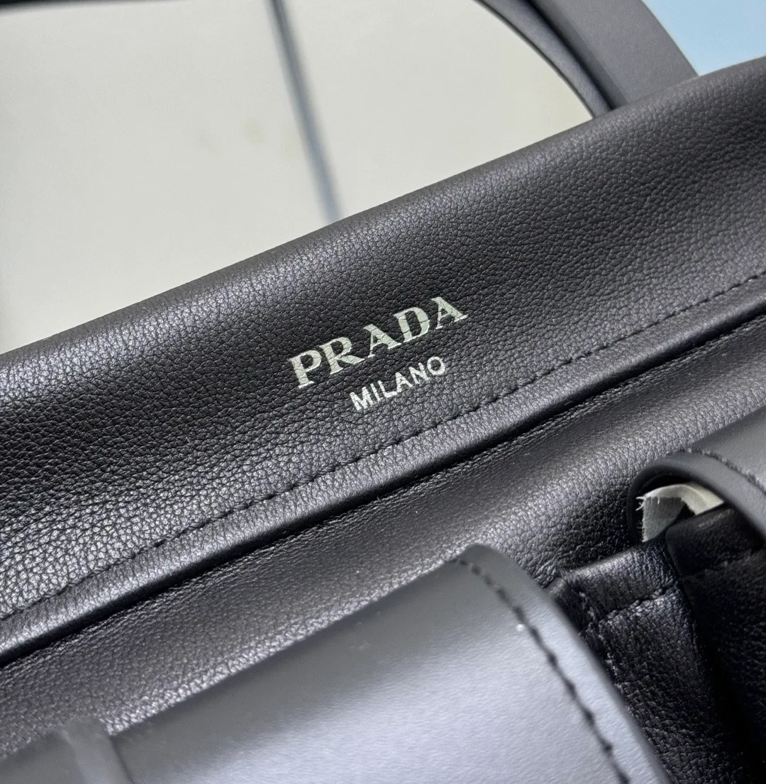 Классические Сумки Женские Prada 11520544