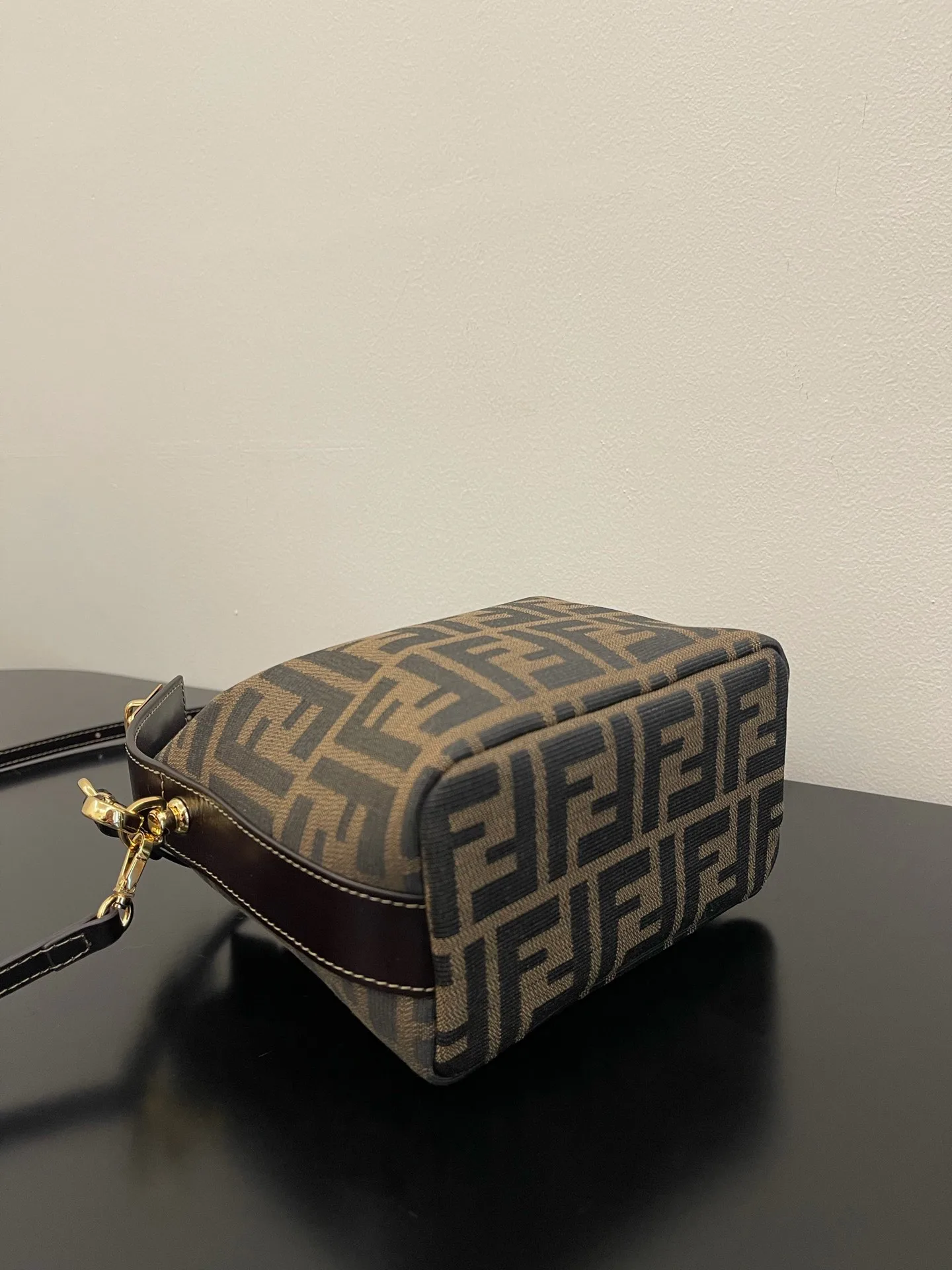 Классические Сумки Женские Fendi 13234544