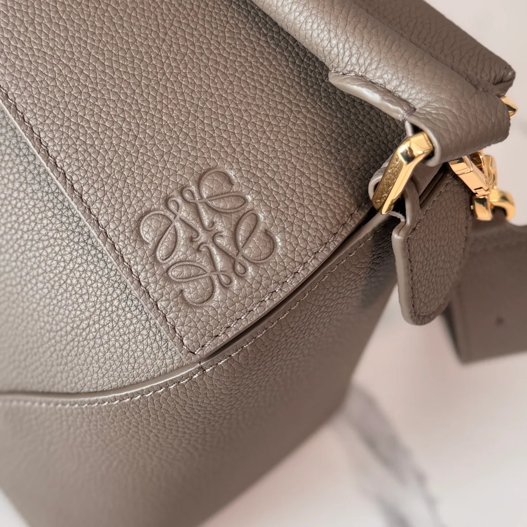 Классические Сумки Женские Loewe 11674679