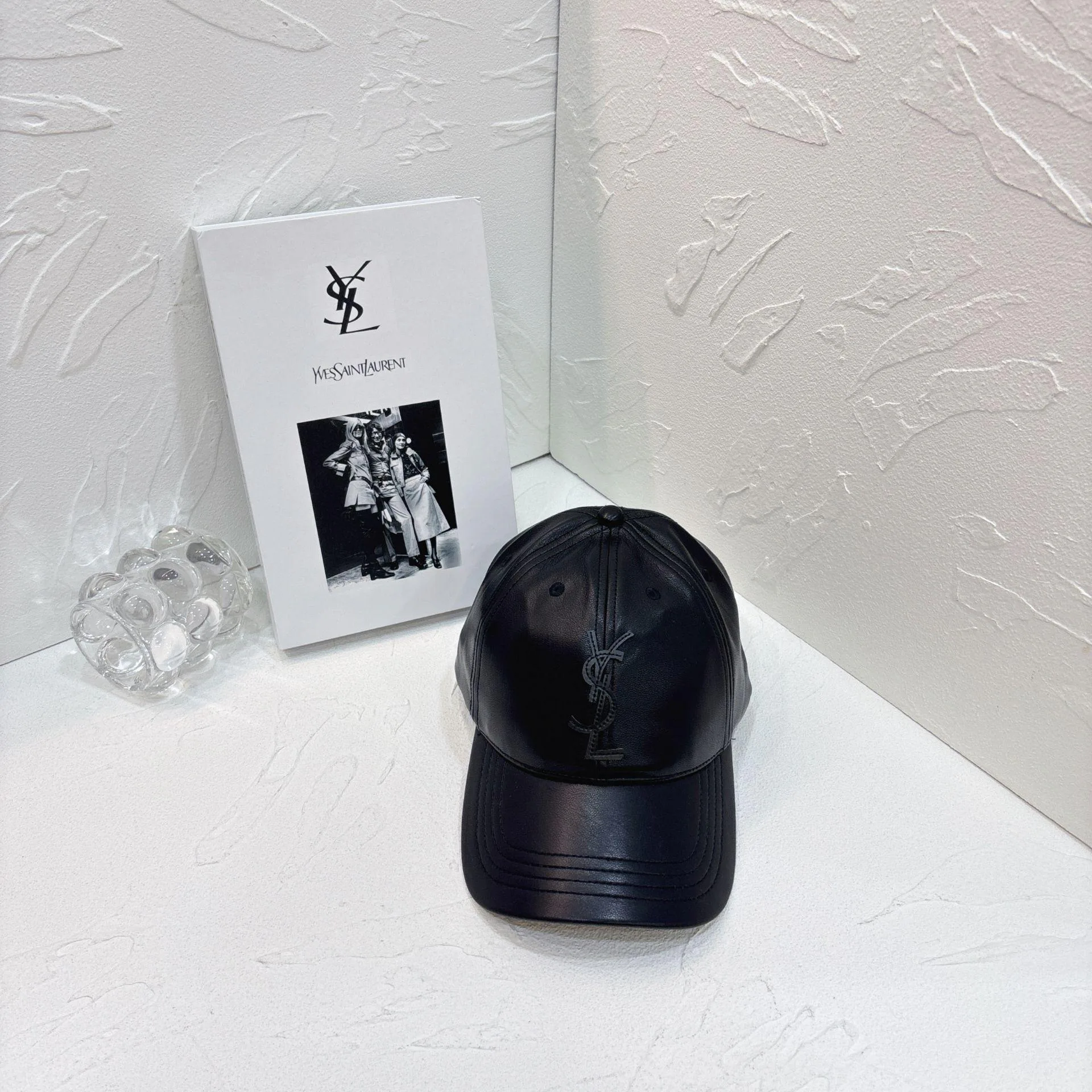 Головные Уборы Saint Laurent 10162