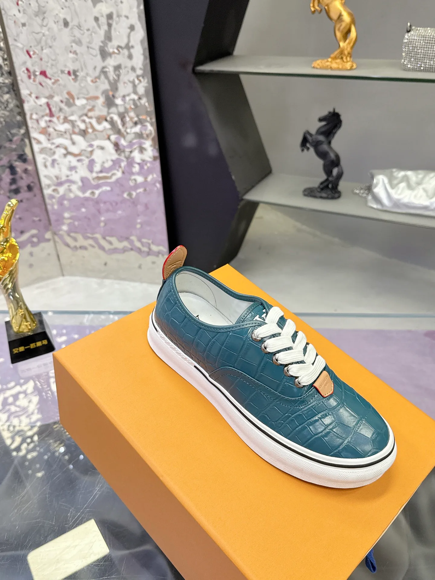 Кроссовки Мужские Louis Vuitton 17930915