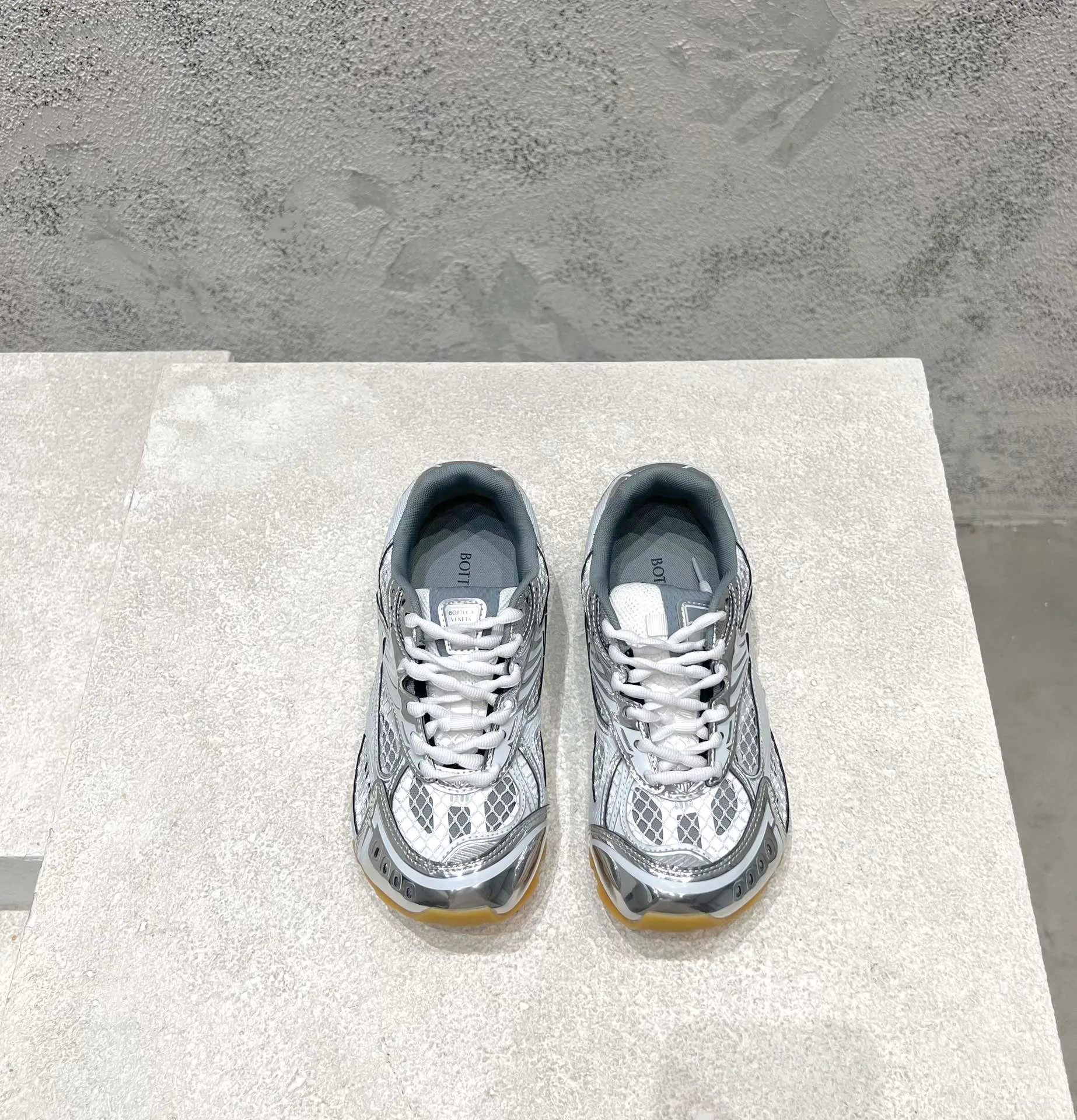 Кроссовки Женские Bottega Veneta 11565948