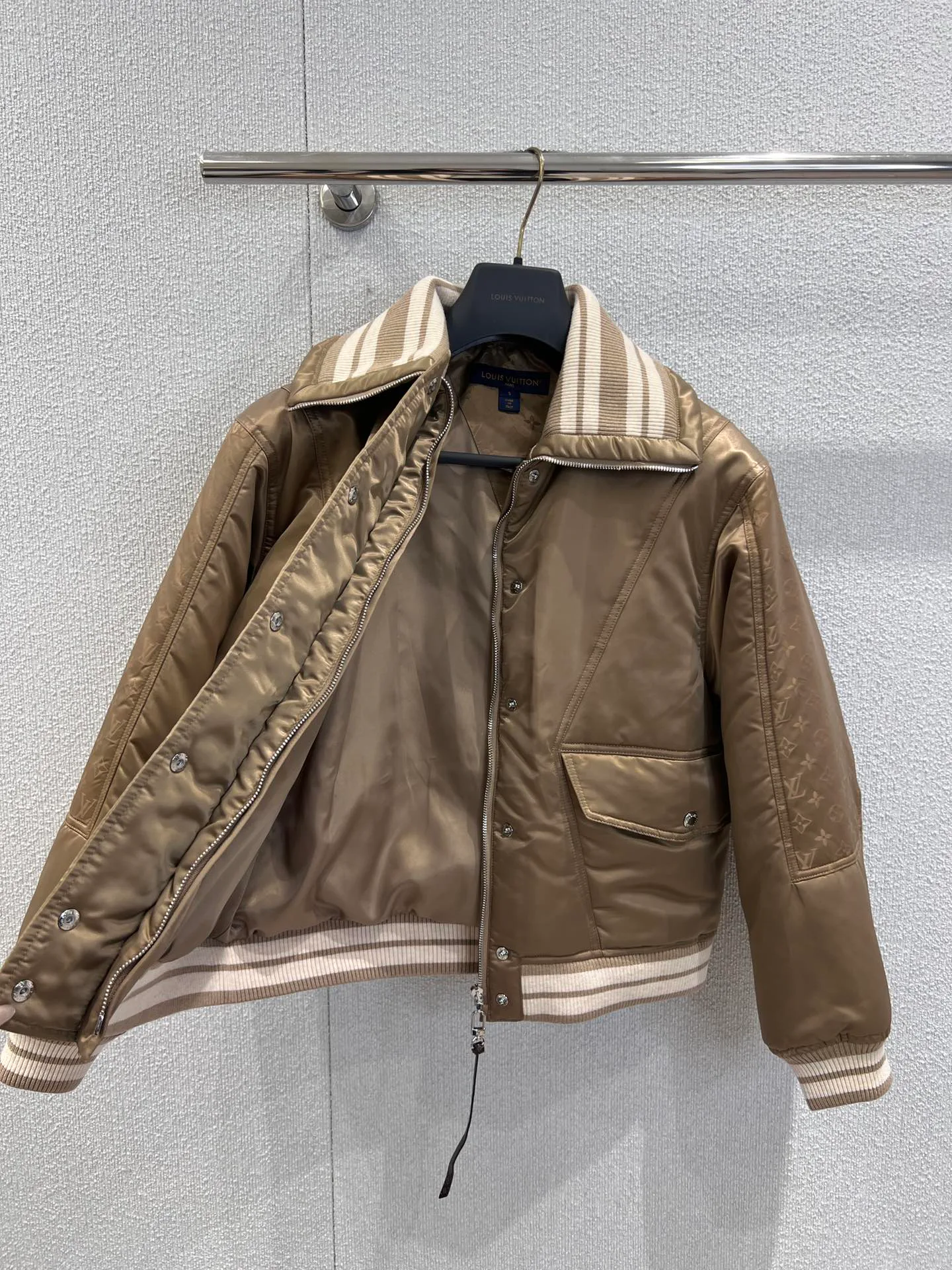 Куртки И Пуховики Женские Louis Vuitton 503257