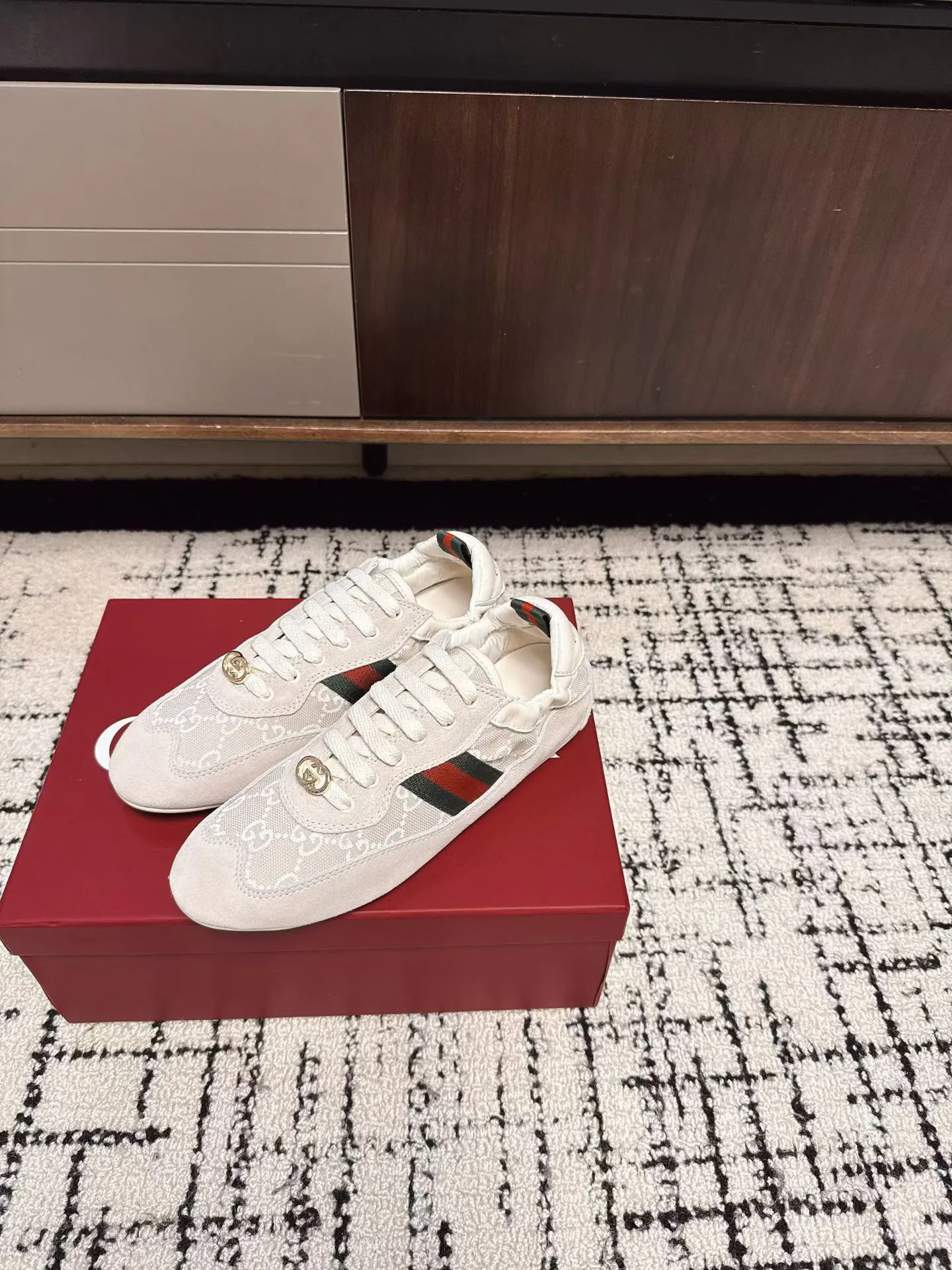 Кроссовки Женские Gucci 736015