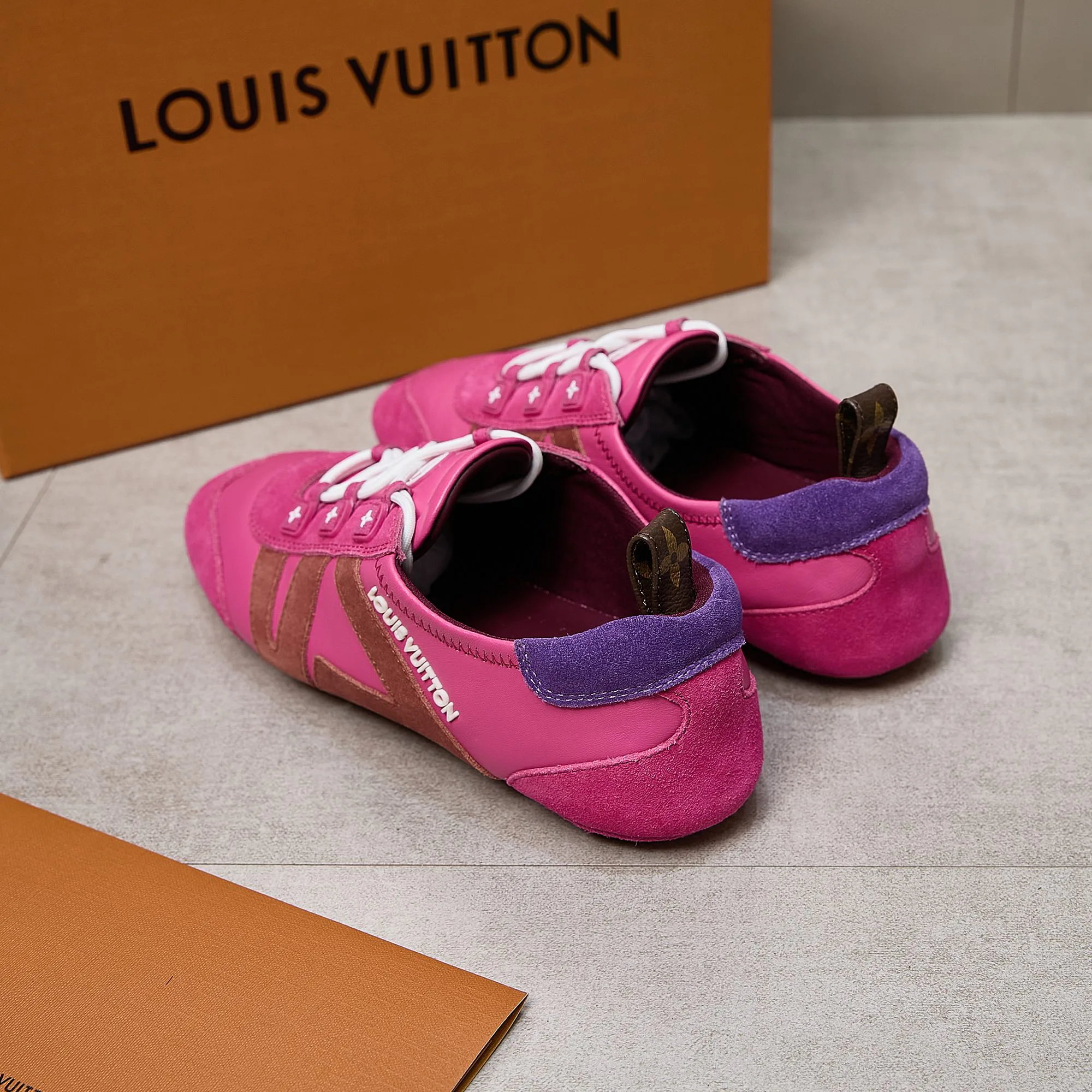 Кроссовки Женские Louis Vuitton 74010