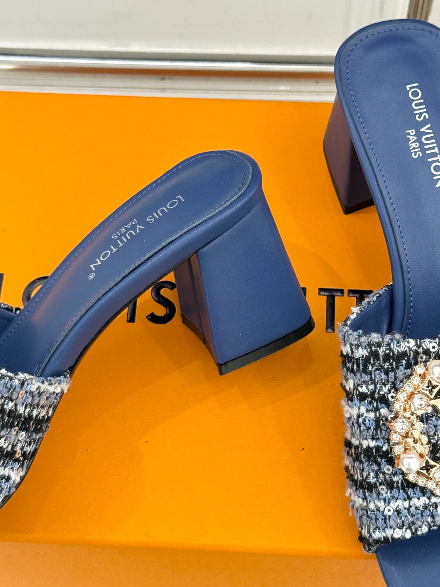 Шлепанцы Женские Louis Vuitton 2768099