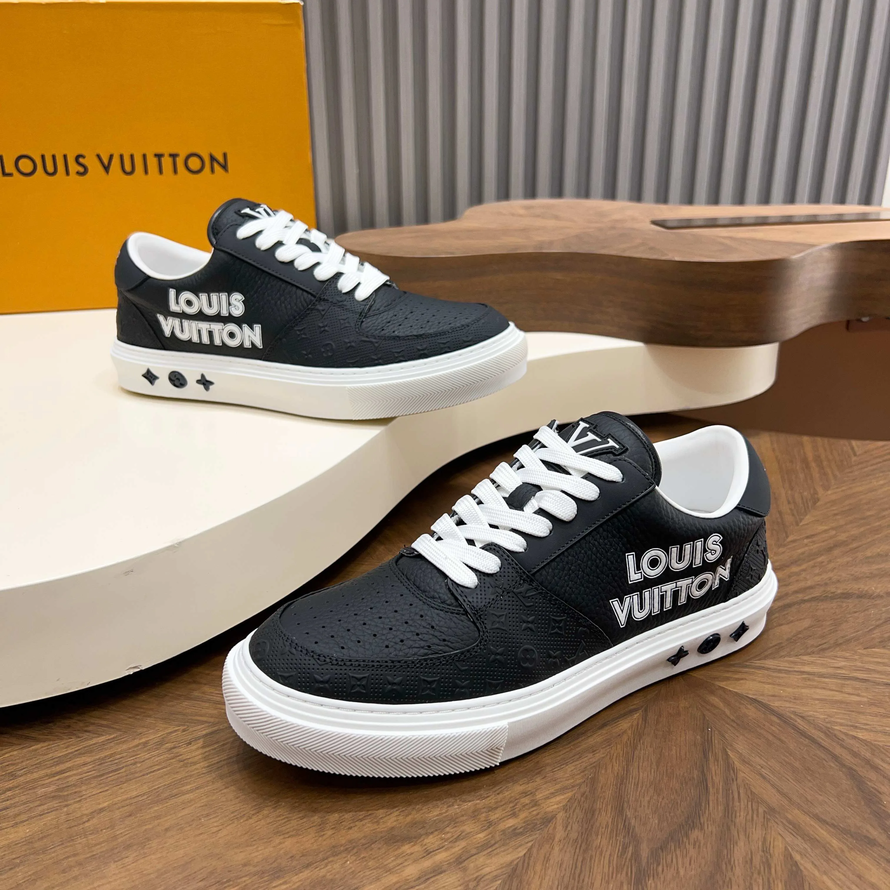 Кроссовки Мужские Louis Vuitton 17921406