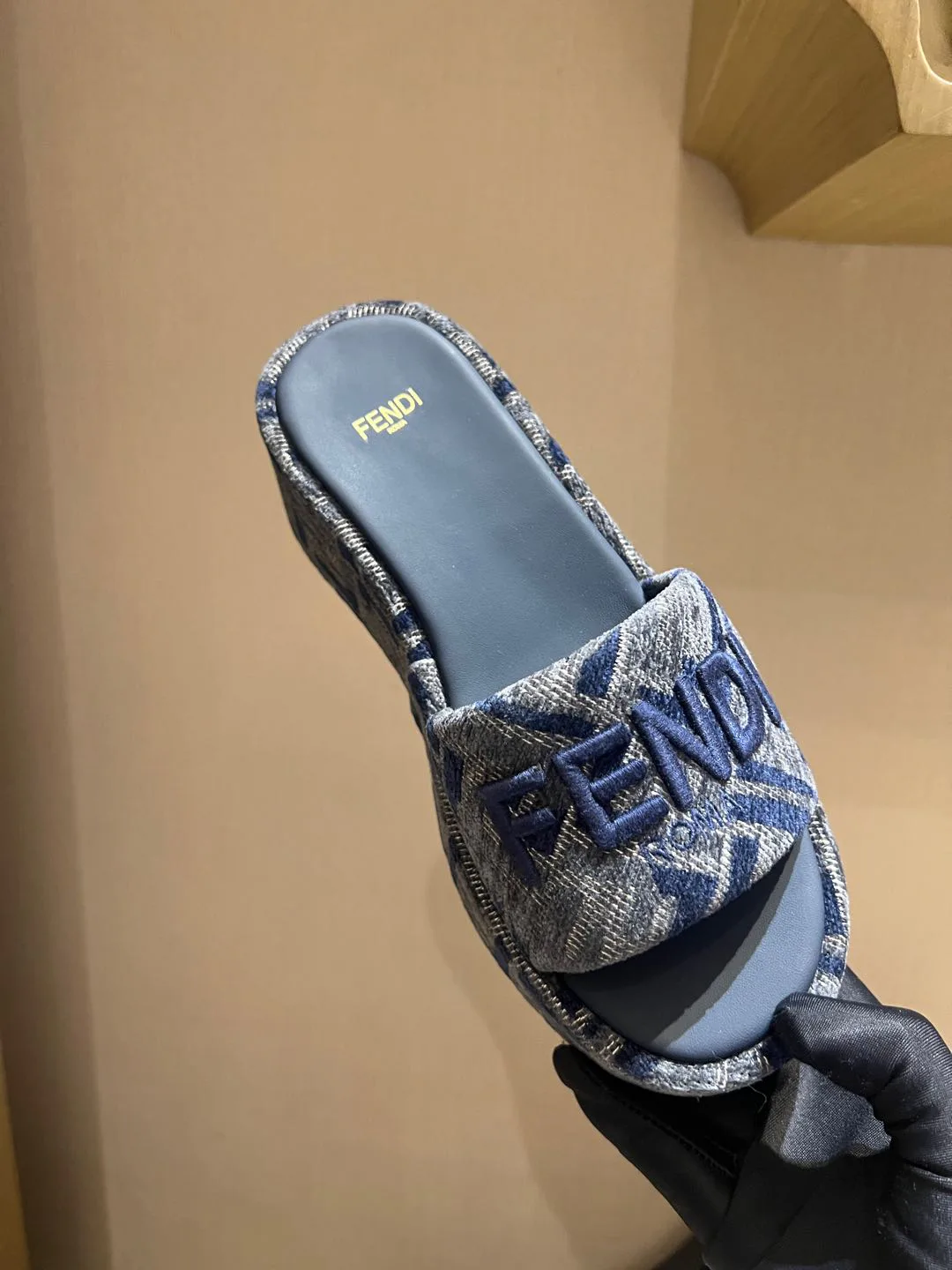 Шлепанцы Женские Fendi 18158