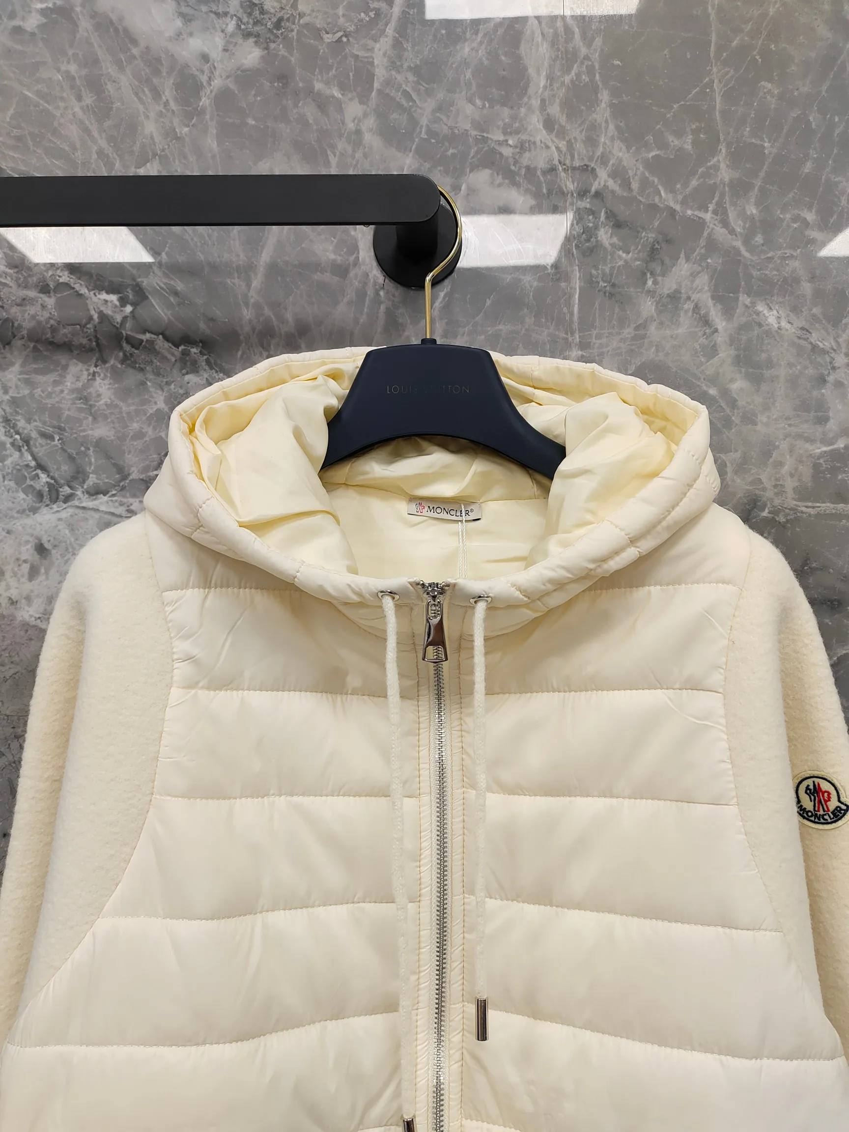 Куртки И Пуховики Женские Moncler 18743552