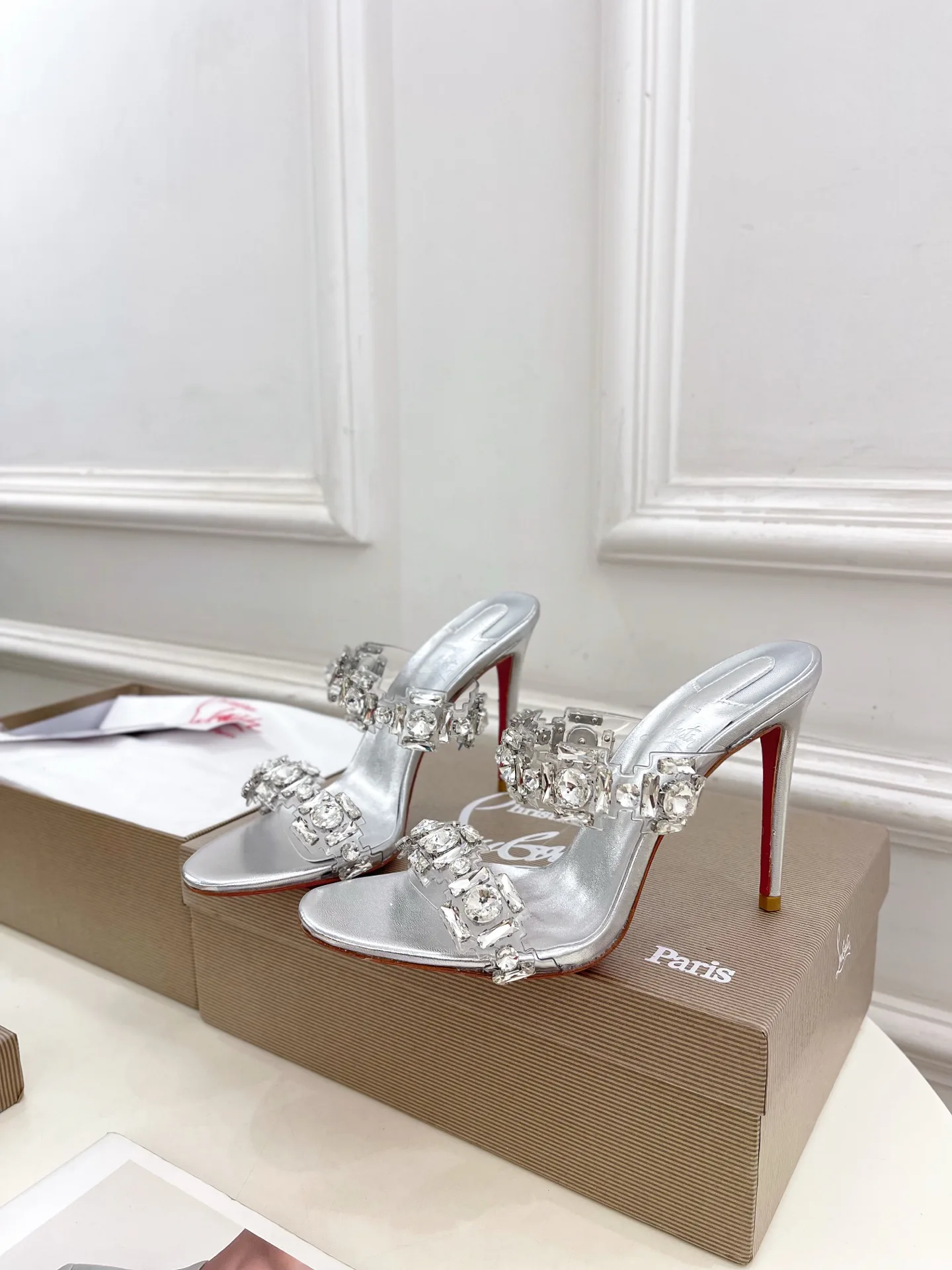 Туфли Женские Christian Louboutin 11887032