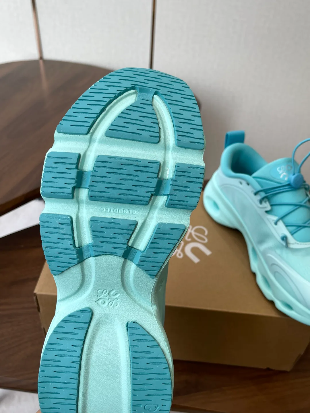 Кроссовки Женские Loewe 138022