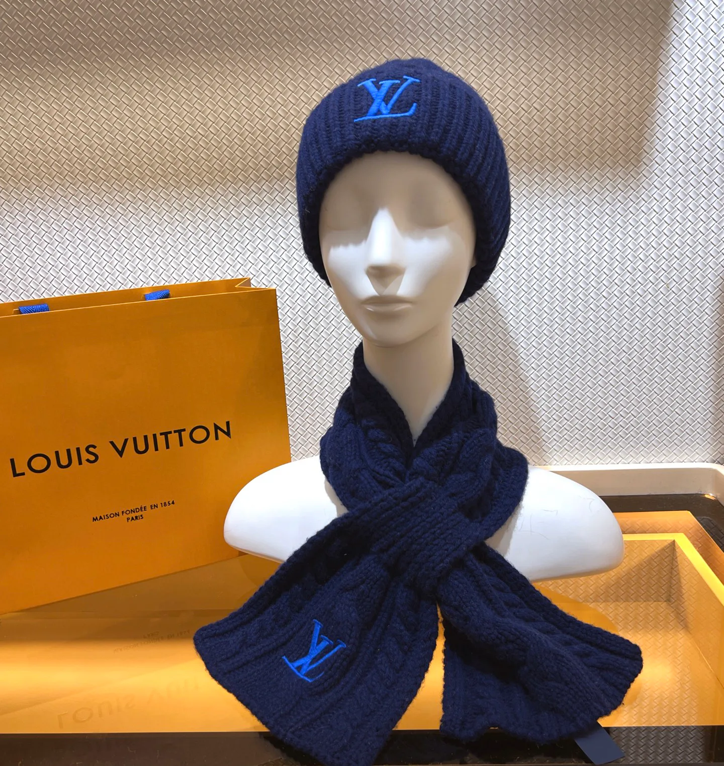 Шарфы Louis Vuitton 3879915
