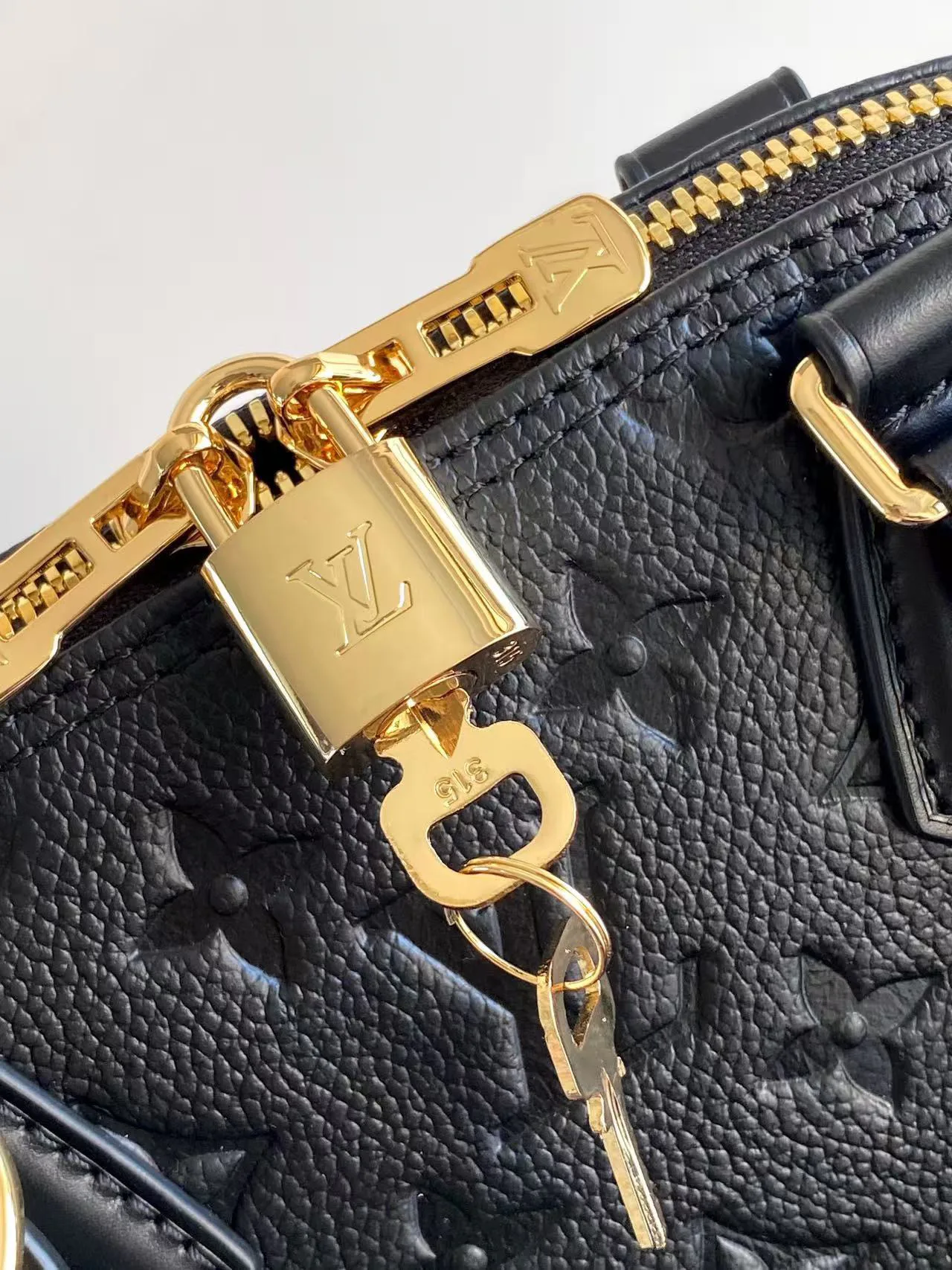 Классические Сумки Женские Louis Vuitton 13370396