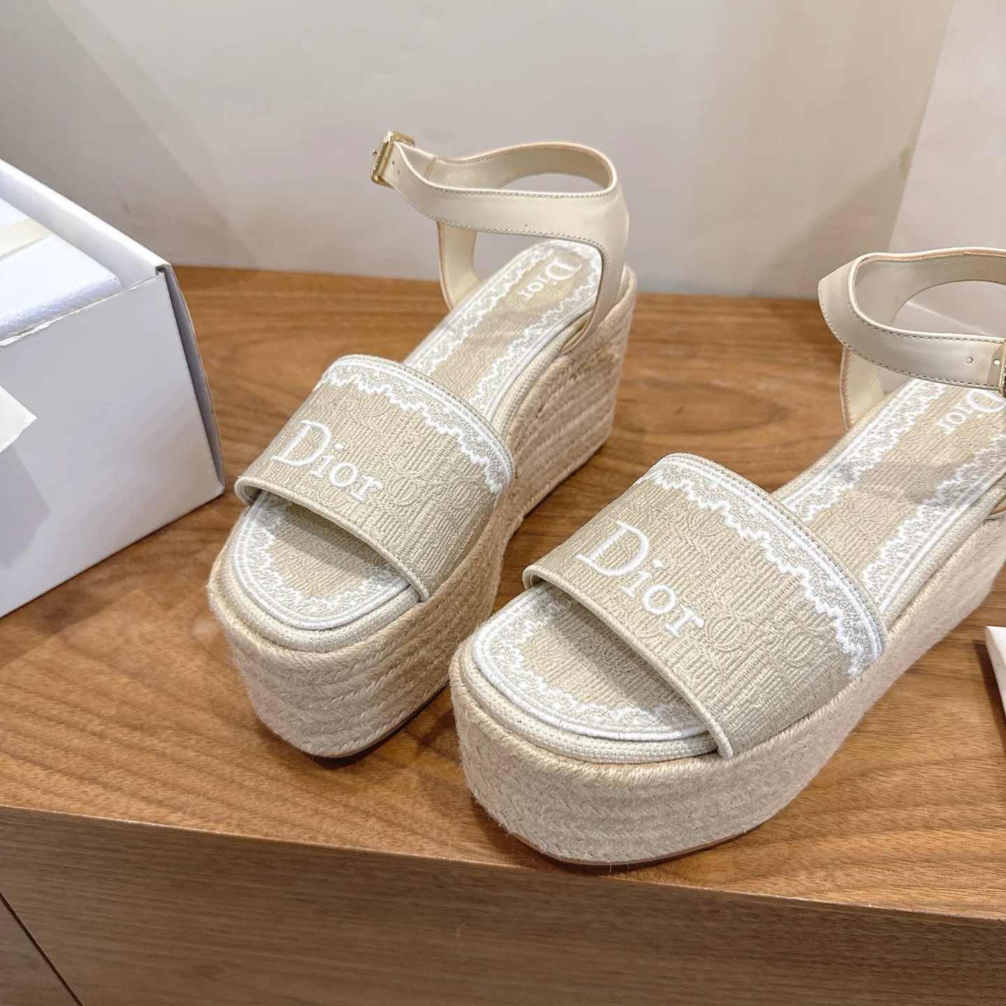 Босоножки Женские Christian Dior 17947072