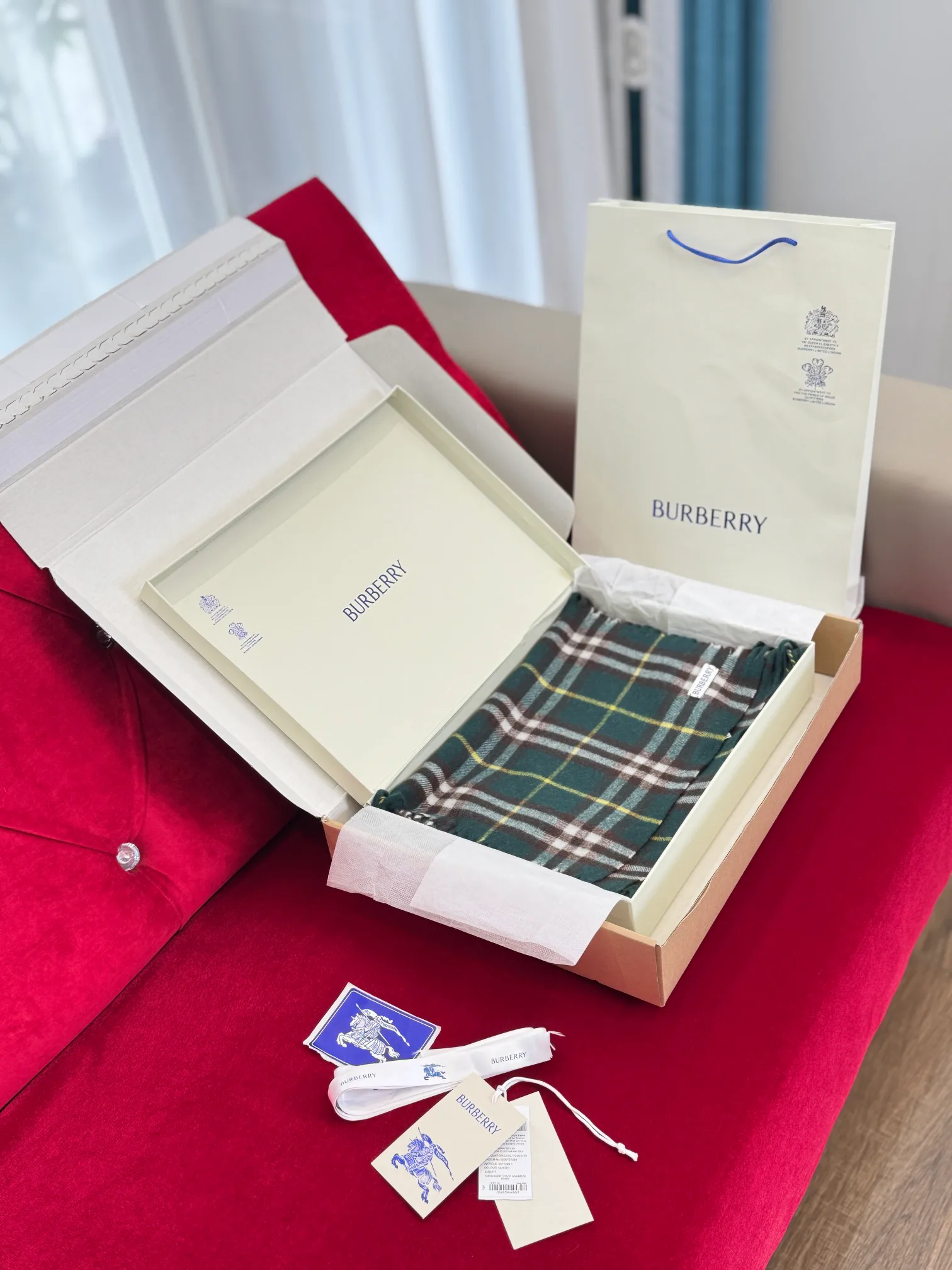Шарфы Burberry 18287475