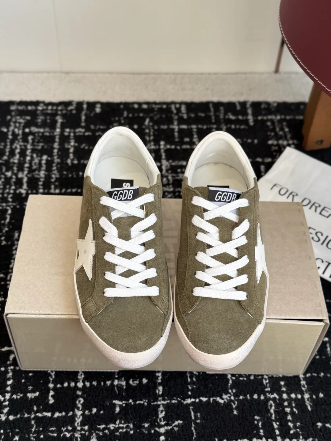Кроссовки Женские Golden Goose 18138830