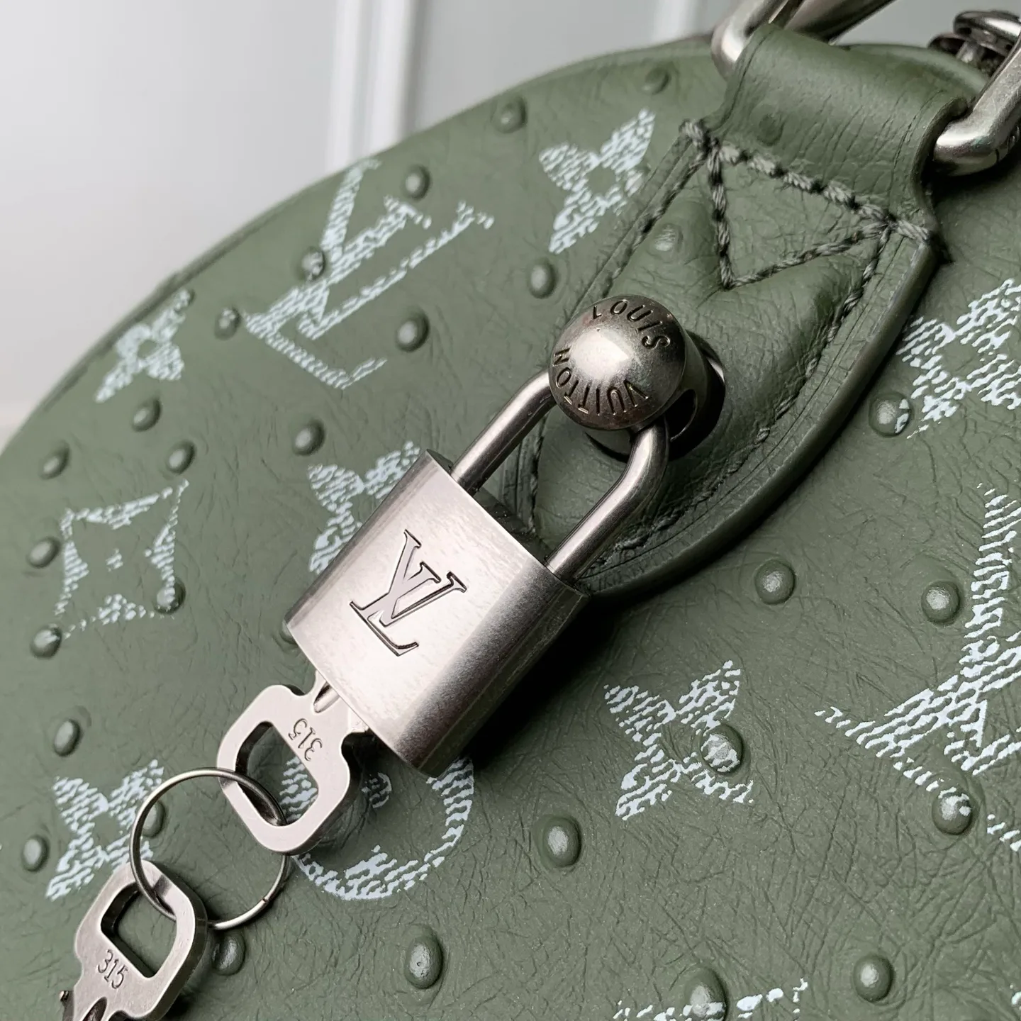 Классические Сумки Женские Louis Vuitton 18147447