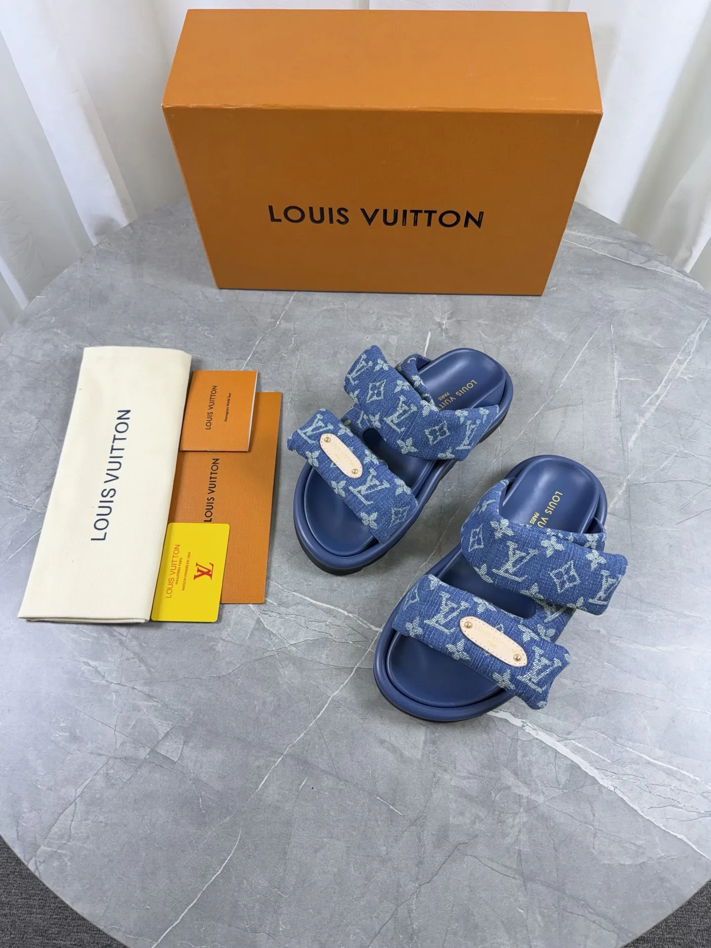 Шлепанцы Женские Louis Vuitton 17968796