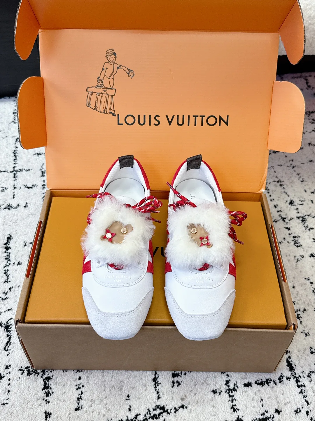 Кроссовки Женские Louis Vuitton 18409659