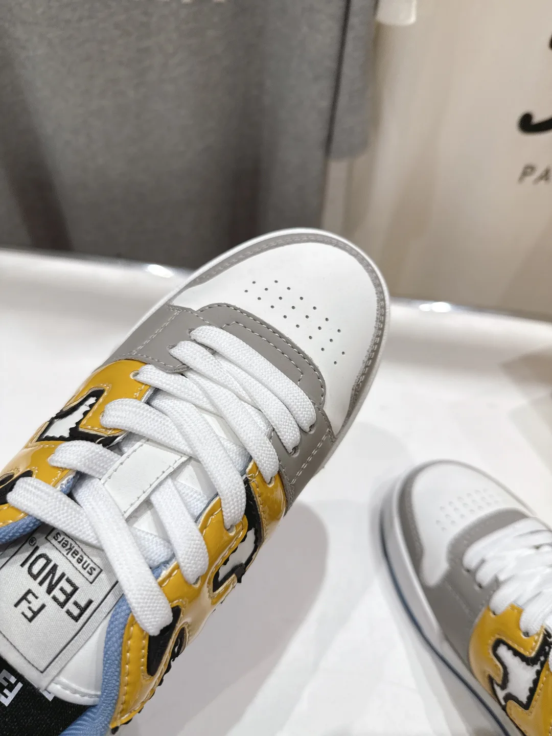 Кроссовки Женские Fendi 17908431