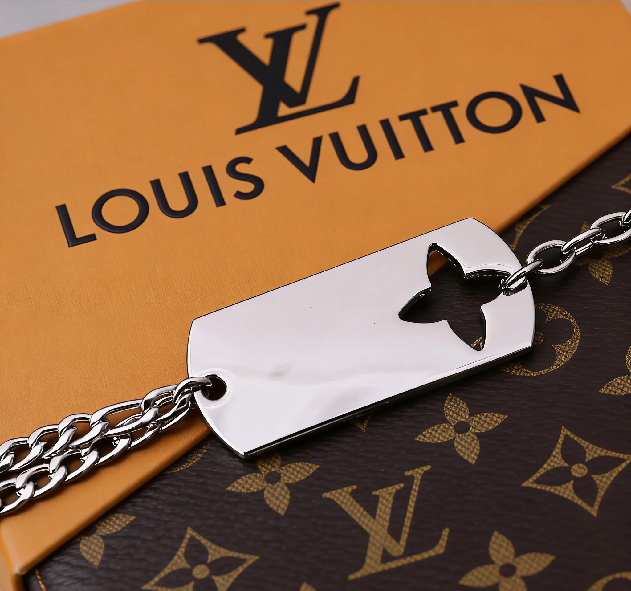 Бижутерия Louis Vuitton 12714090