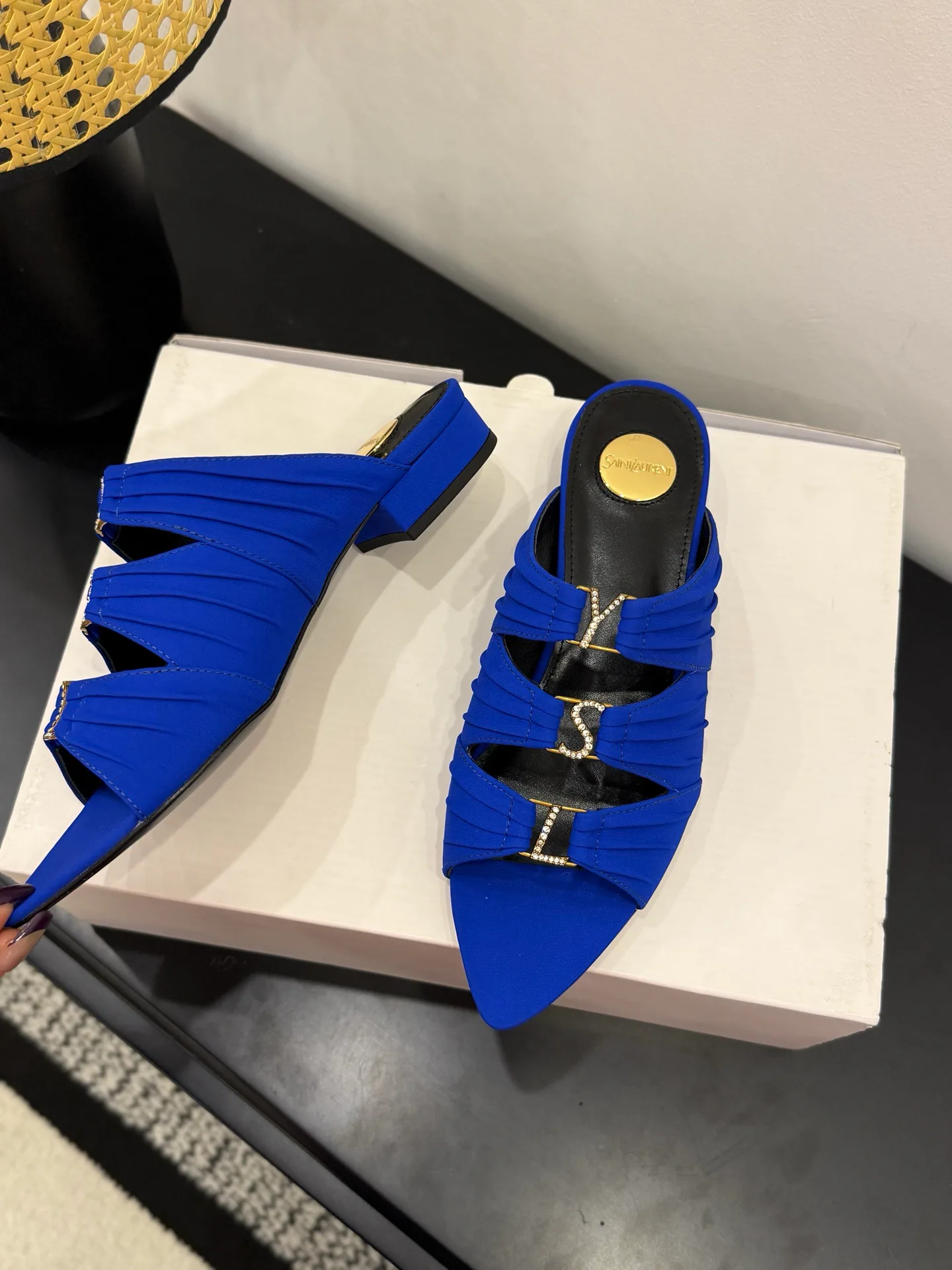 Босоножки Женские Saint Laurent 11739357