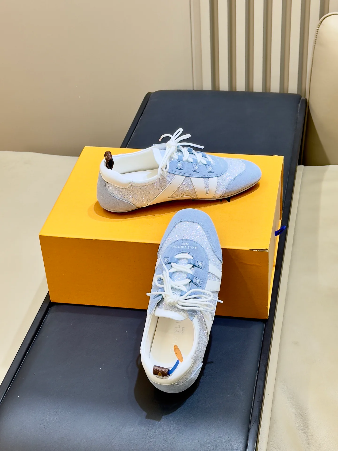 Кроссовки Женские Louis Vuitton 17480202