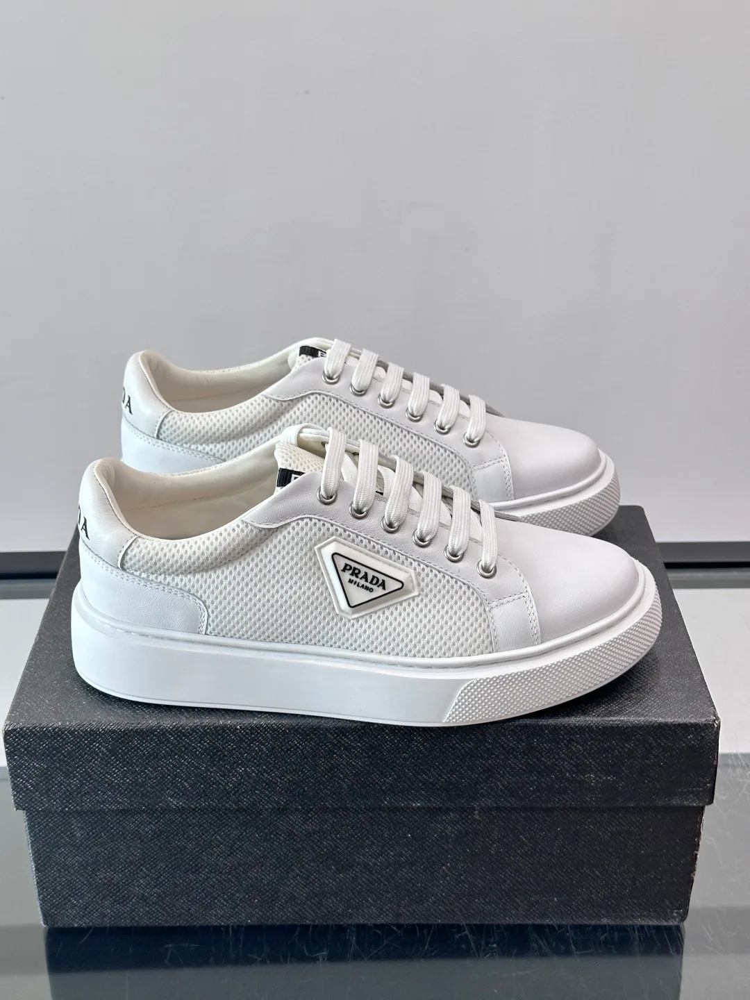 Кроссовки Женские Prada 17608036
