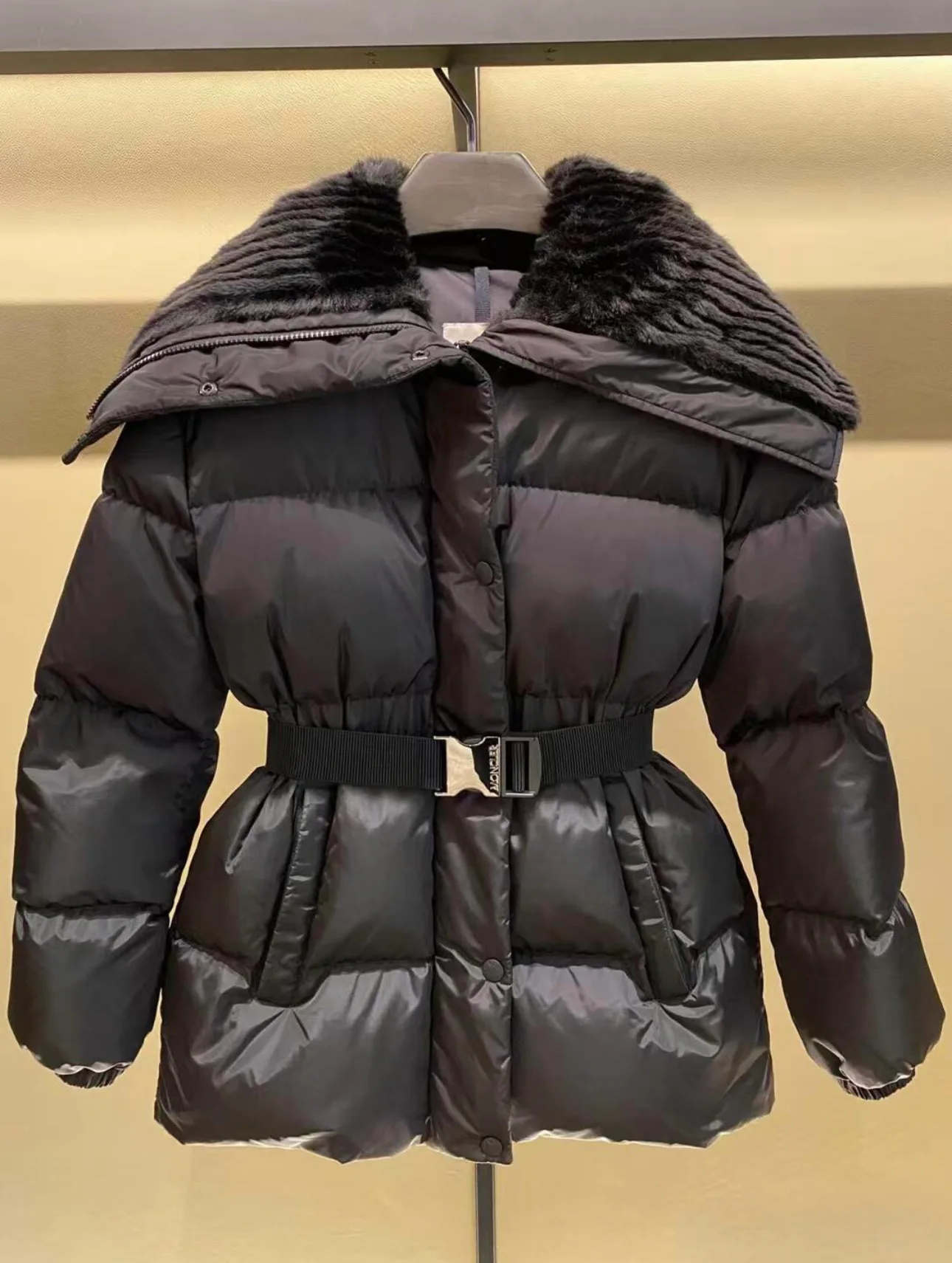 Куртки И Пуховики Женские Moncler 18606712