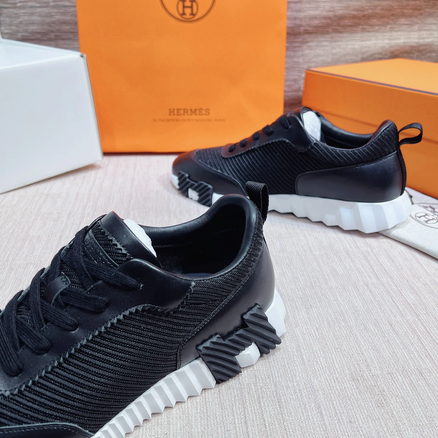 Кроссовки Женские Hermes 17749551