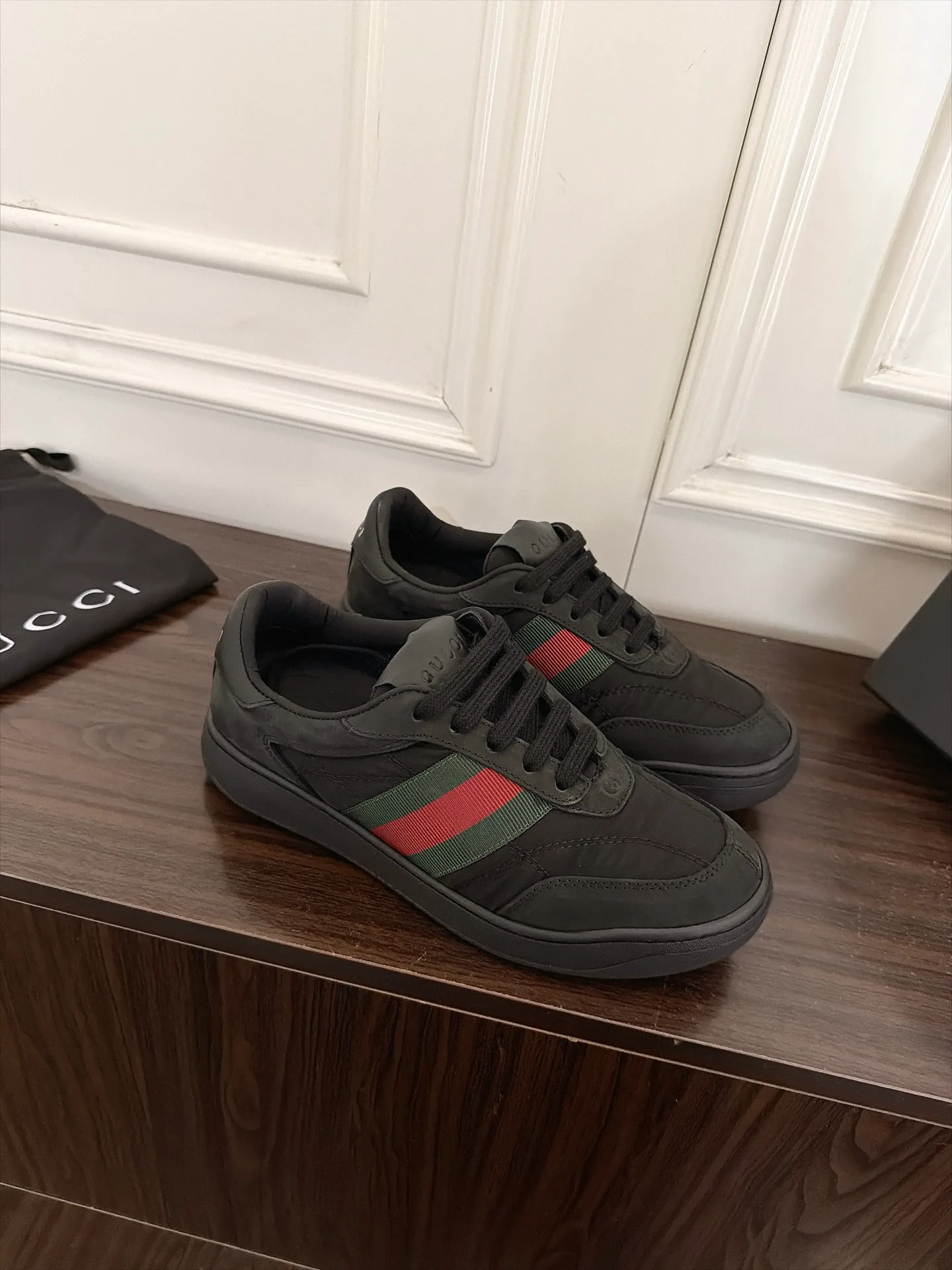 Кроссовки Женские Gucci 18586691