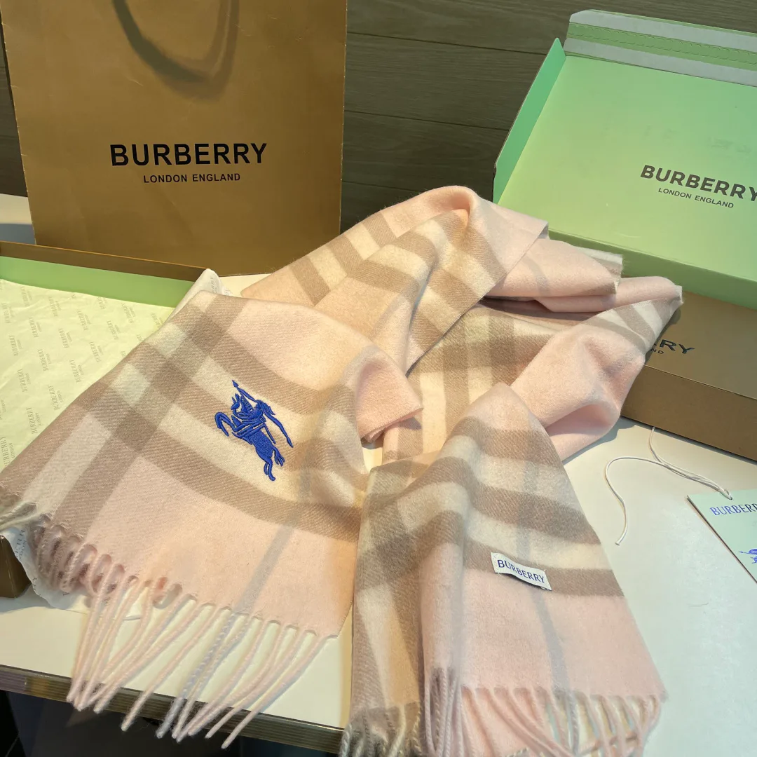 Шарфы Burberry 18449890