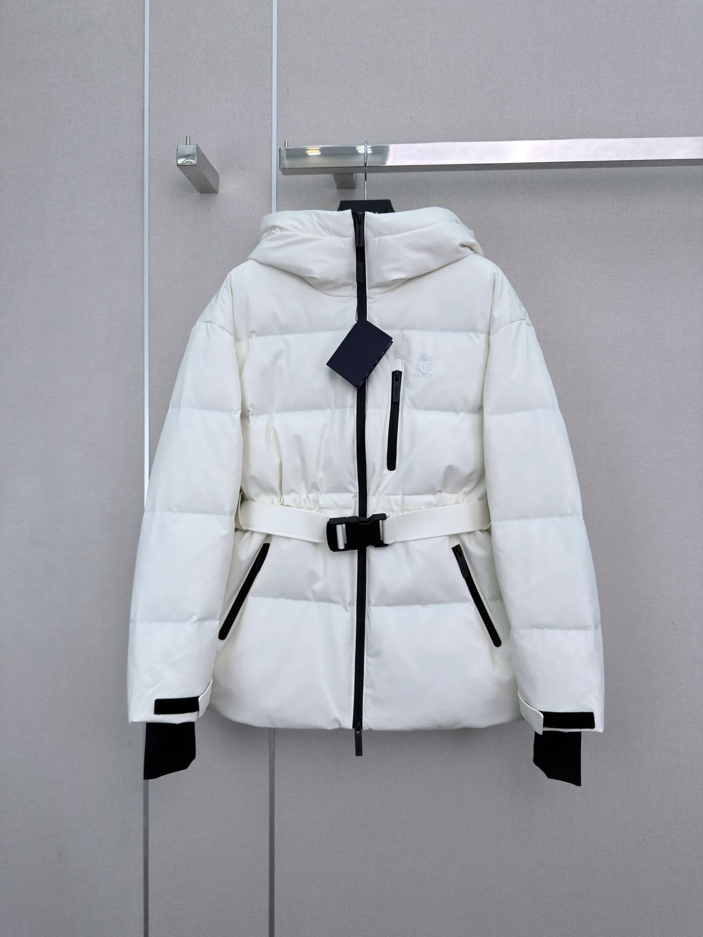 Куртки И Пуховики Женские Prada 18185833
