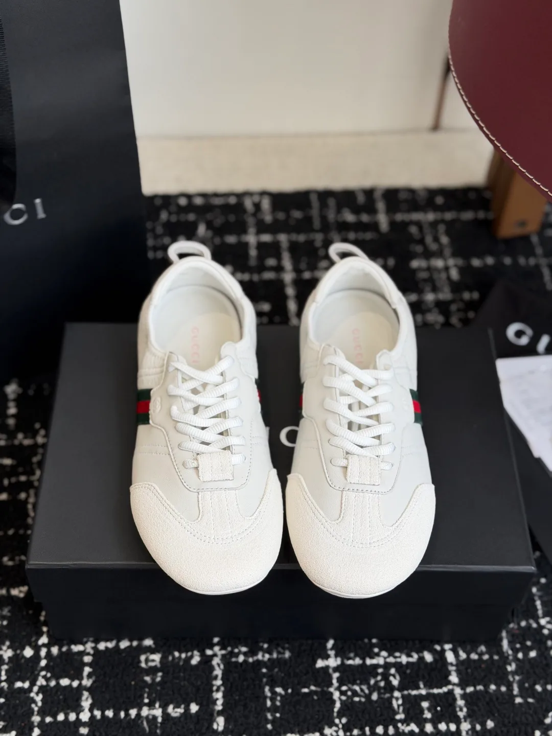 Кроссовки Женские Gucci 18121098