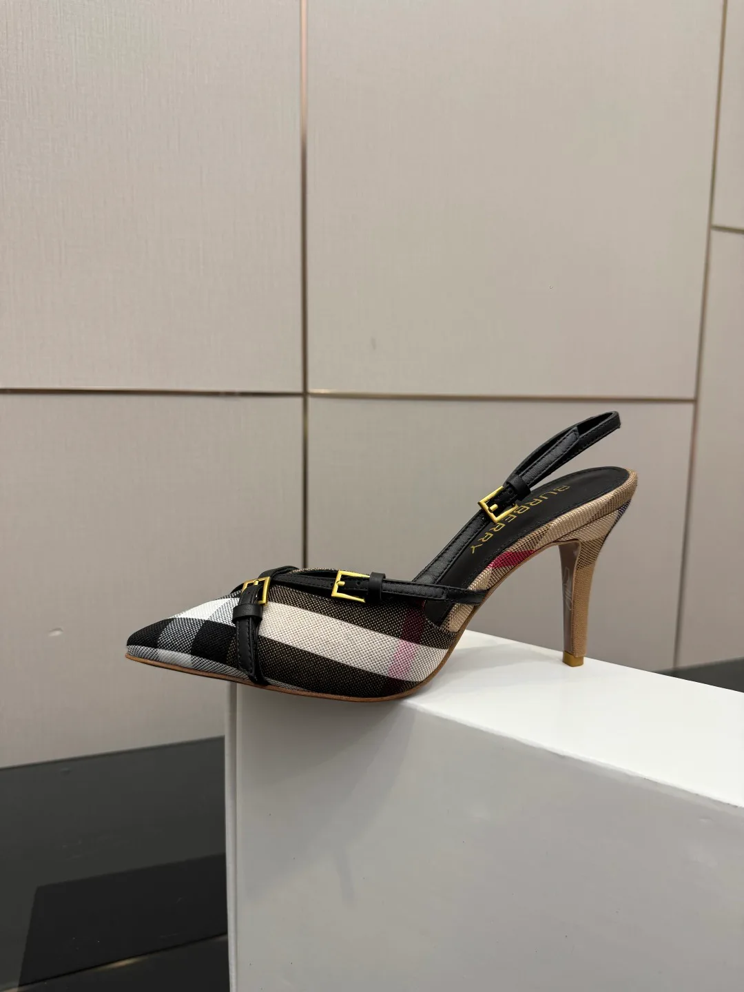 Туфли Женские Burberry 11336460