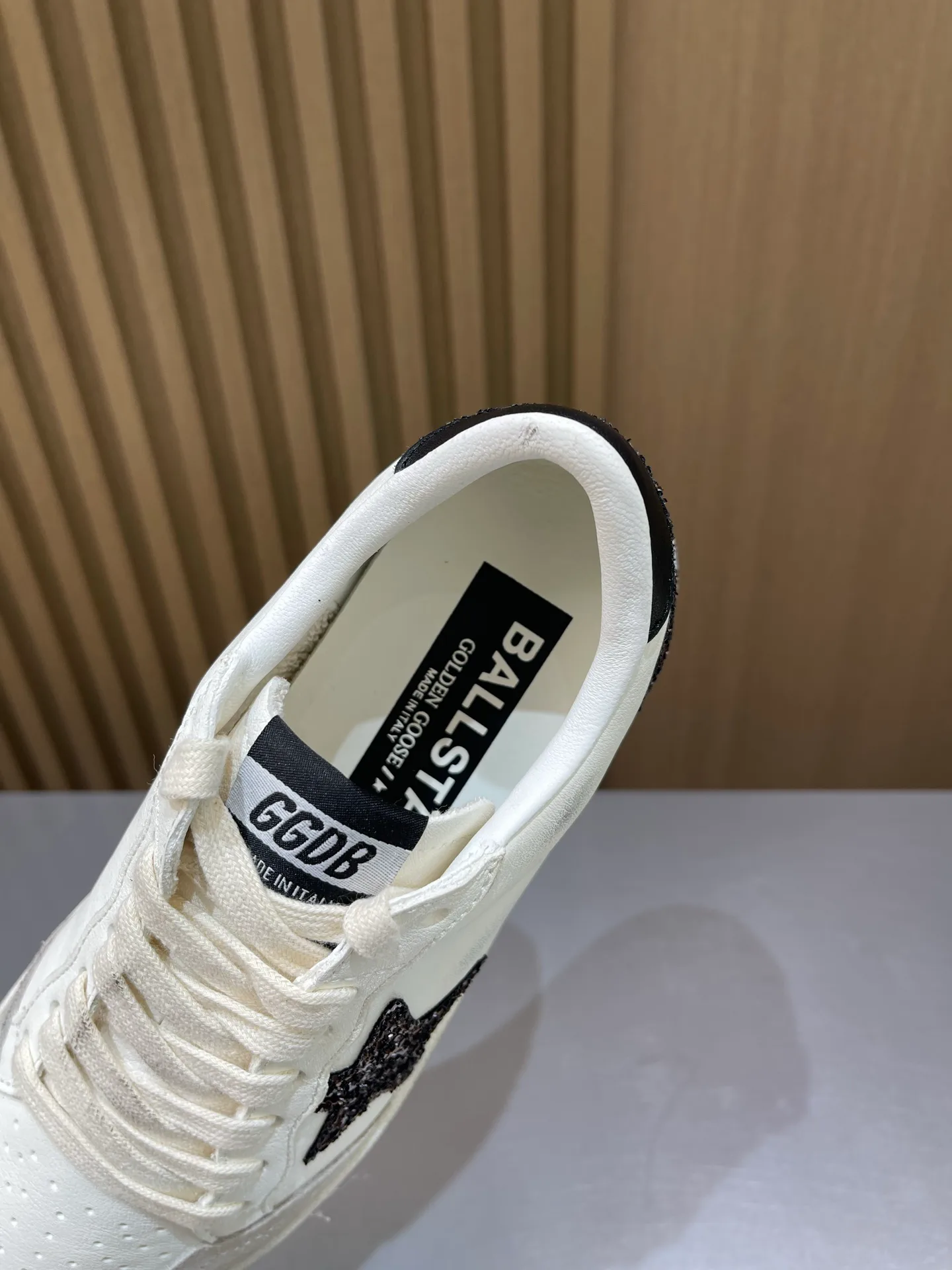 Кроссовки Женские Golden Goose 19466448