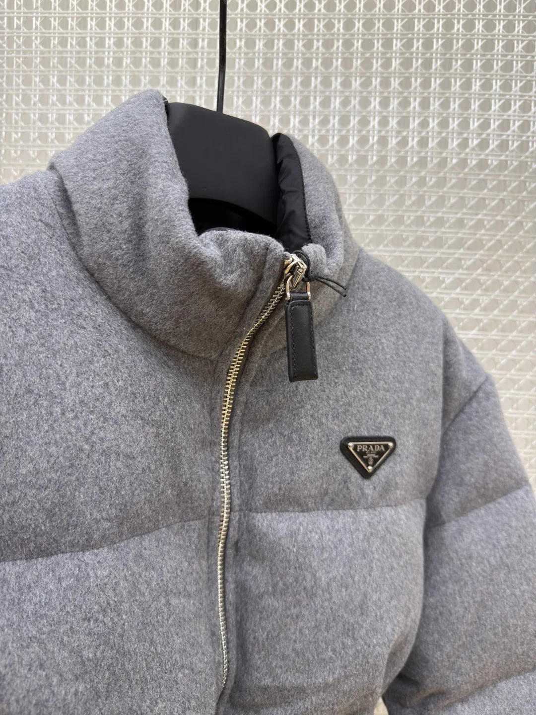 Куртки И Пуховики Женские Prada 18612864