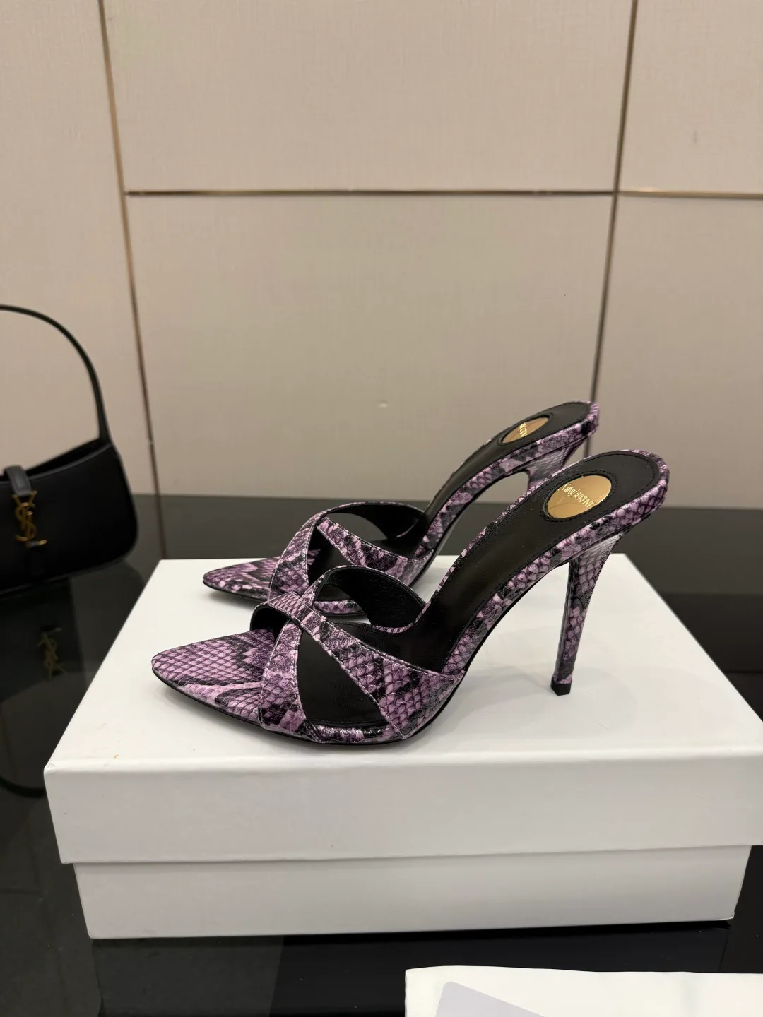 Босоножки Женские Saint Laurent 11424888