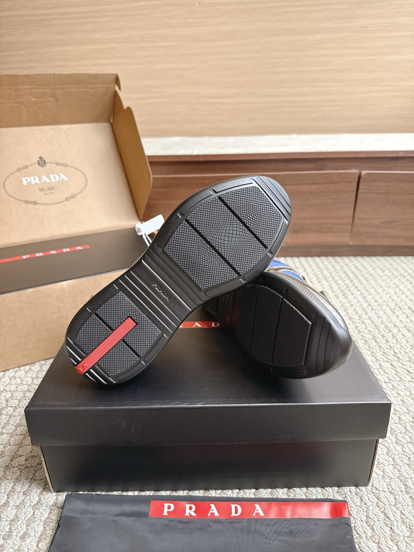 Кроссовки Женские Prada 17470449