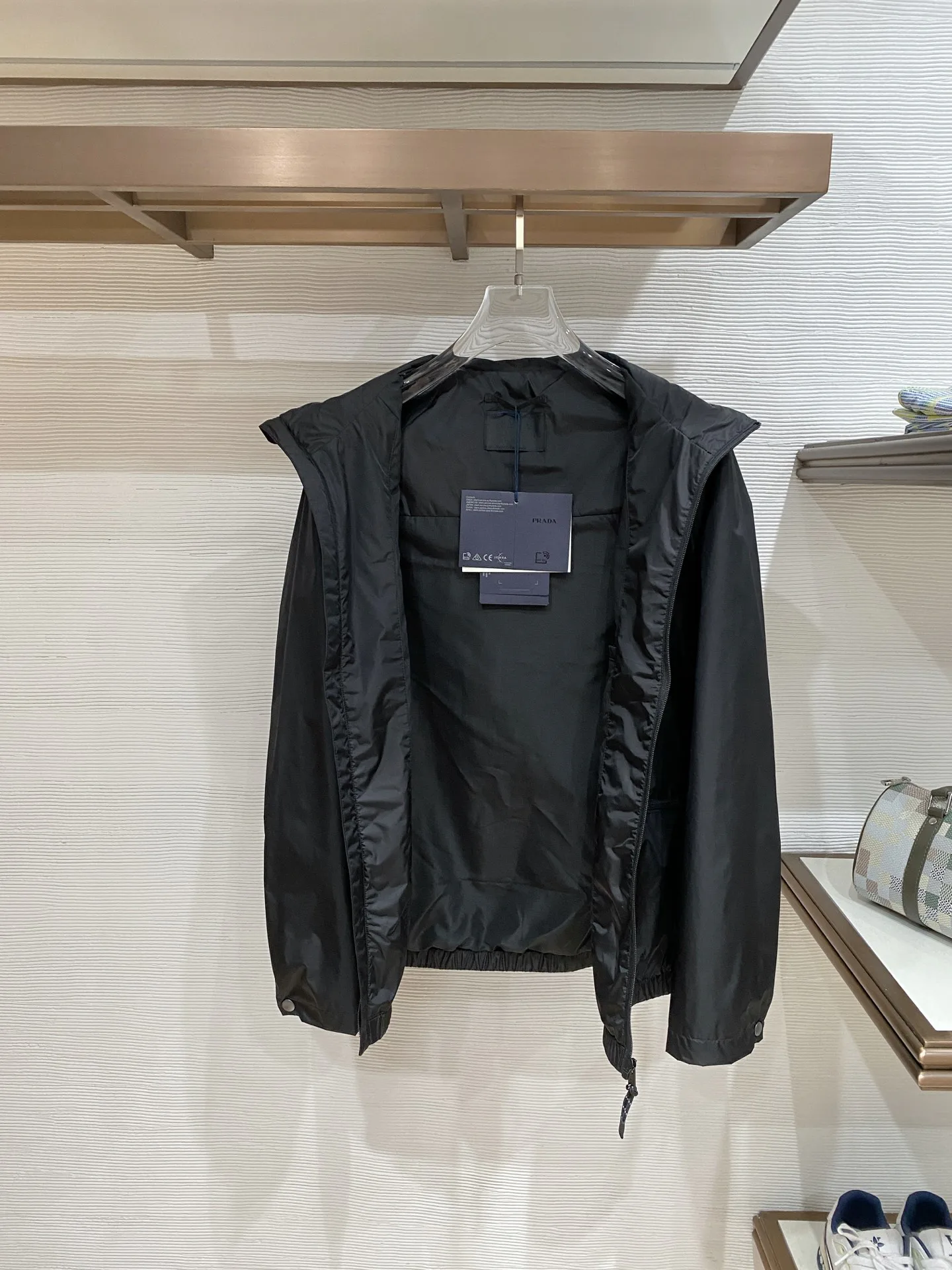 Куртки И Пуховики Мужские Prada 11504108