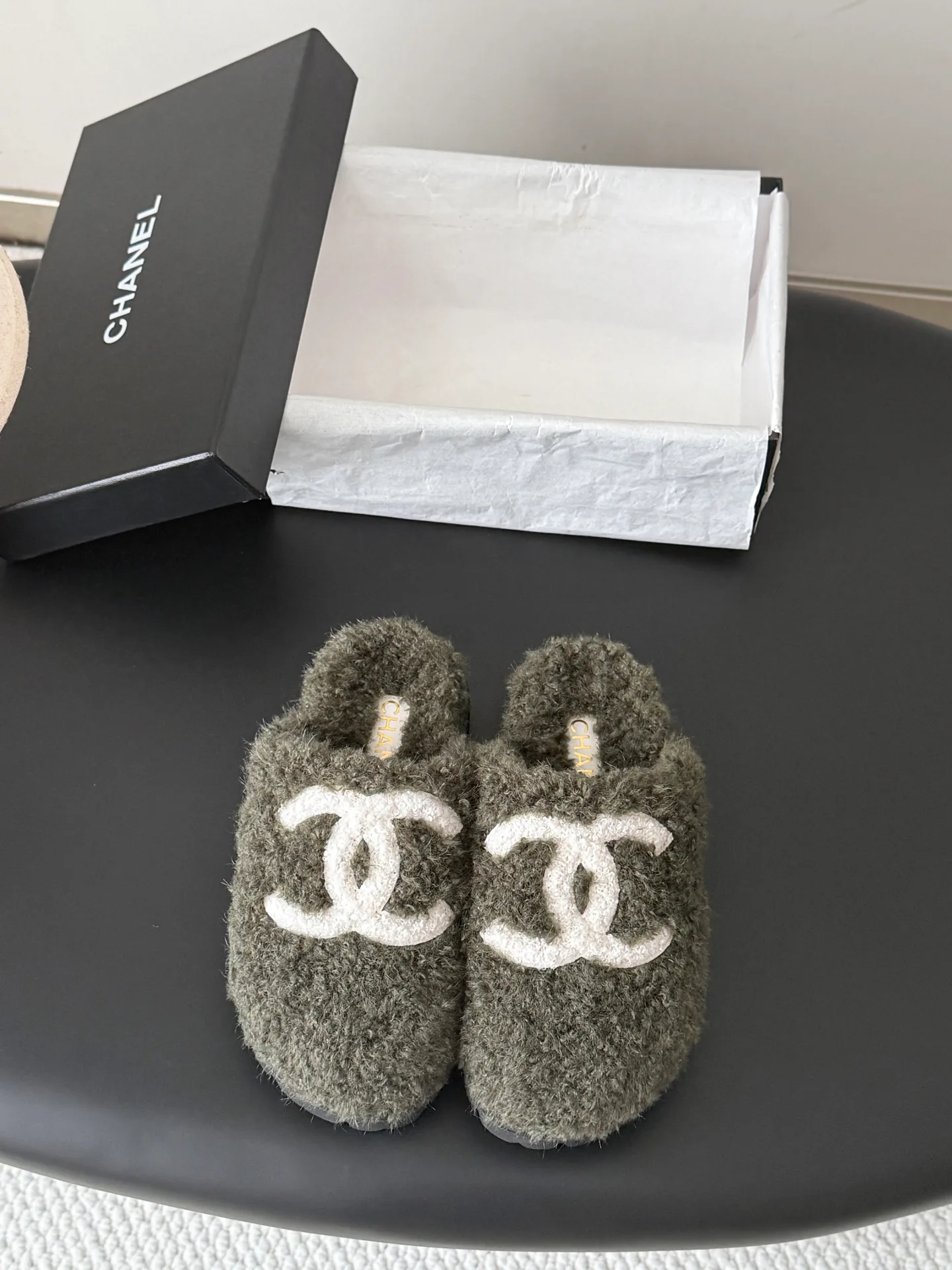 Тапочки Женские Chanel 18700056
