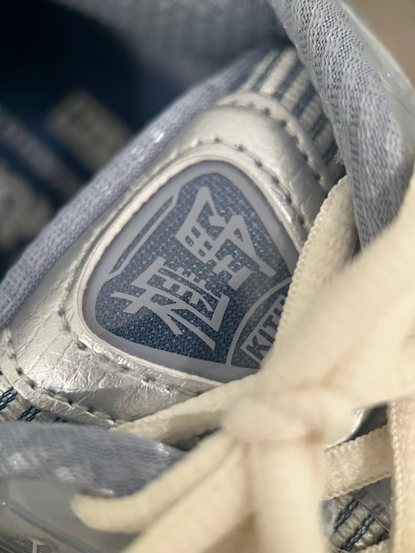 Кроссовки Женские Asics 17065419