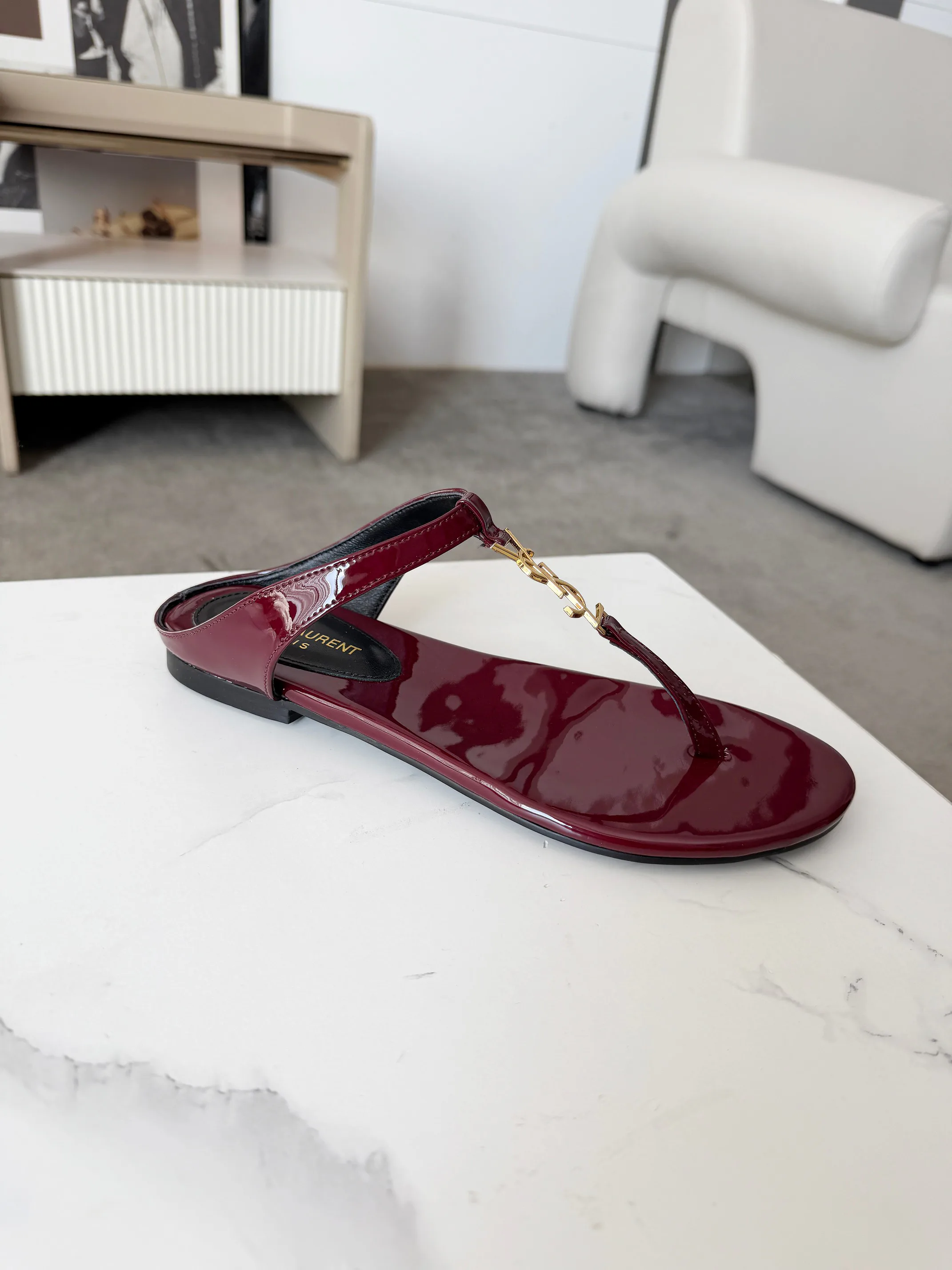 Шлепанцы Женские Saint Laurent 755708