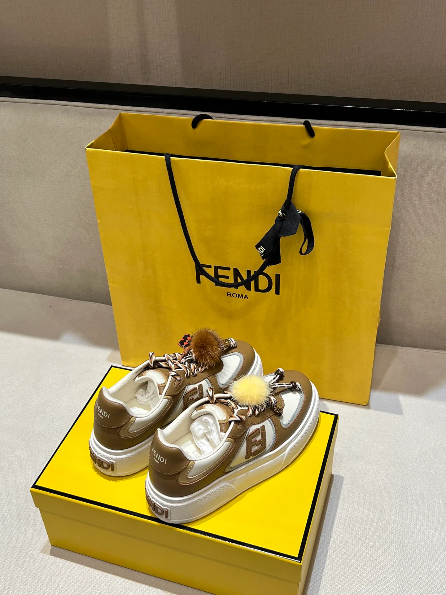 Кроссовки Женские Fendi 18020657
