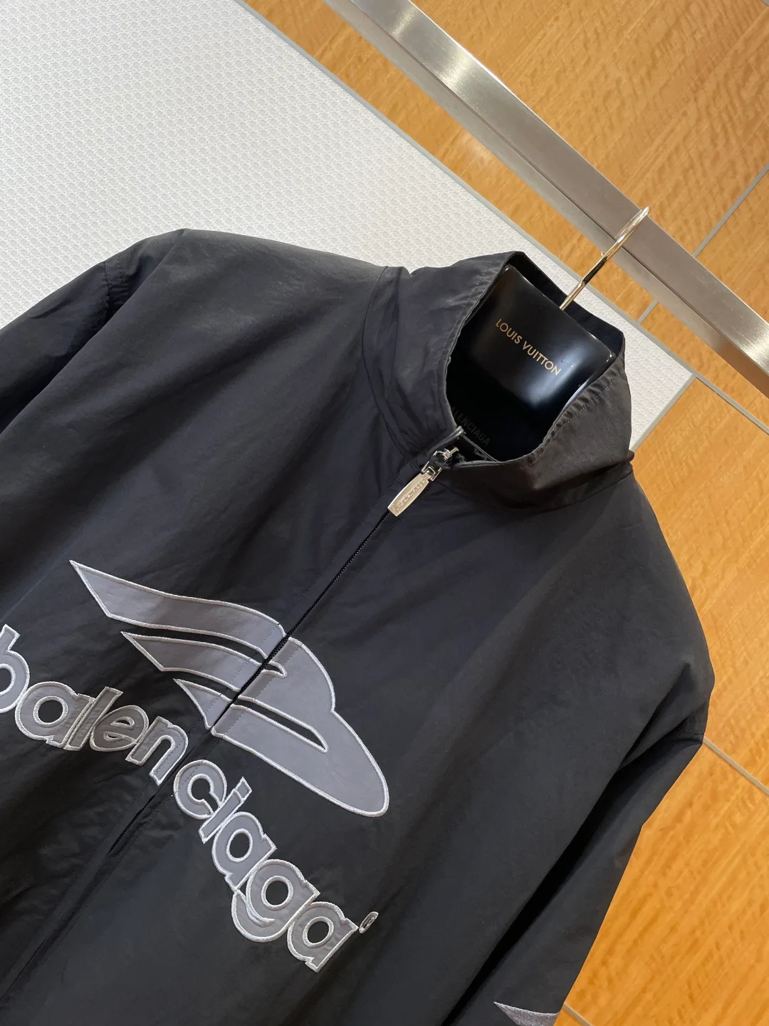 Куртки И Пуховики Мужские Balenciaga 10216573