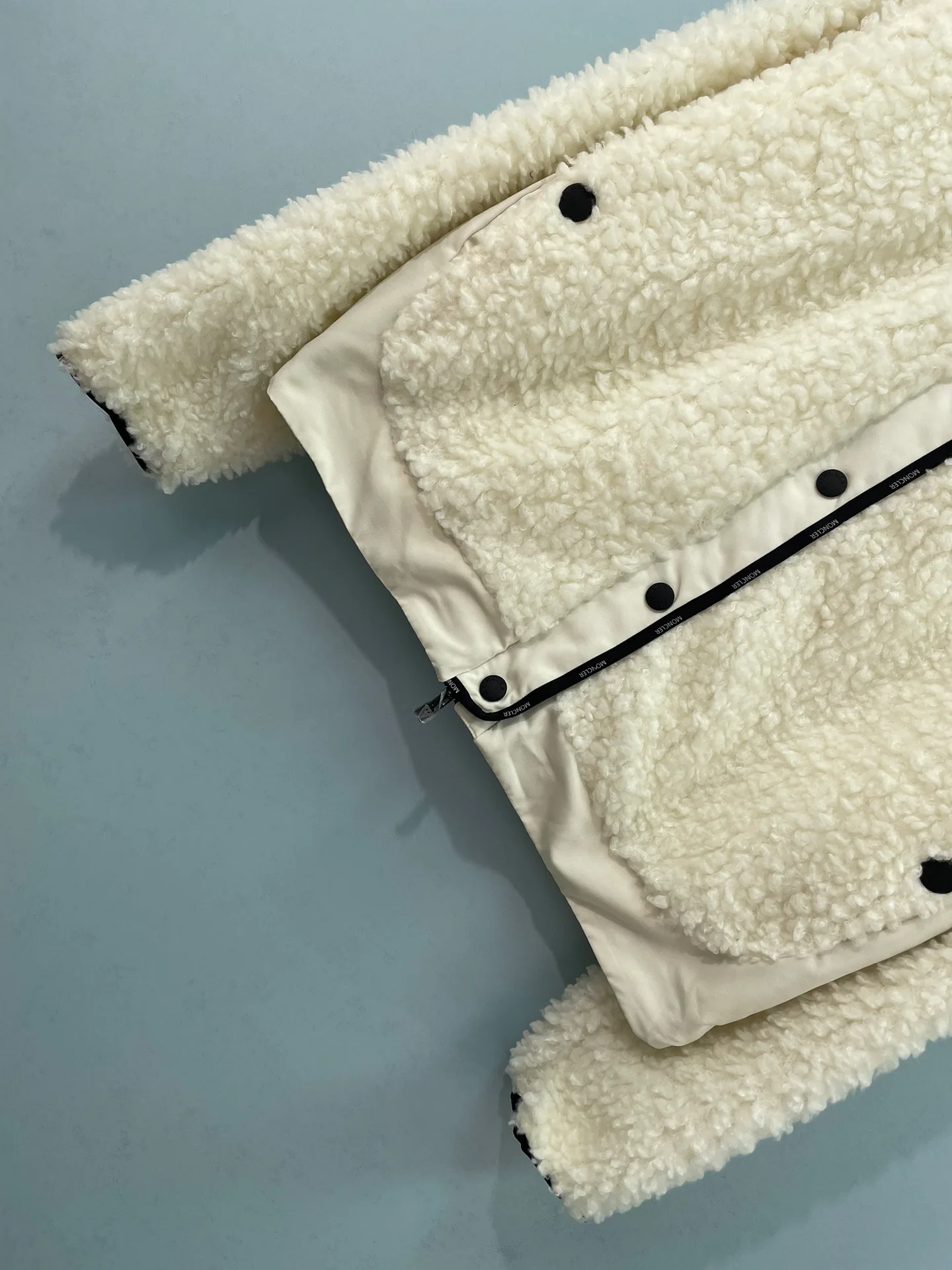 Куртки И Пуховики Женские Moncler 18308534