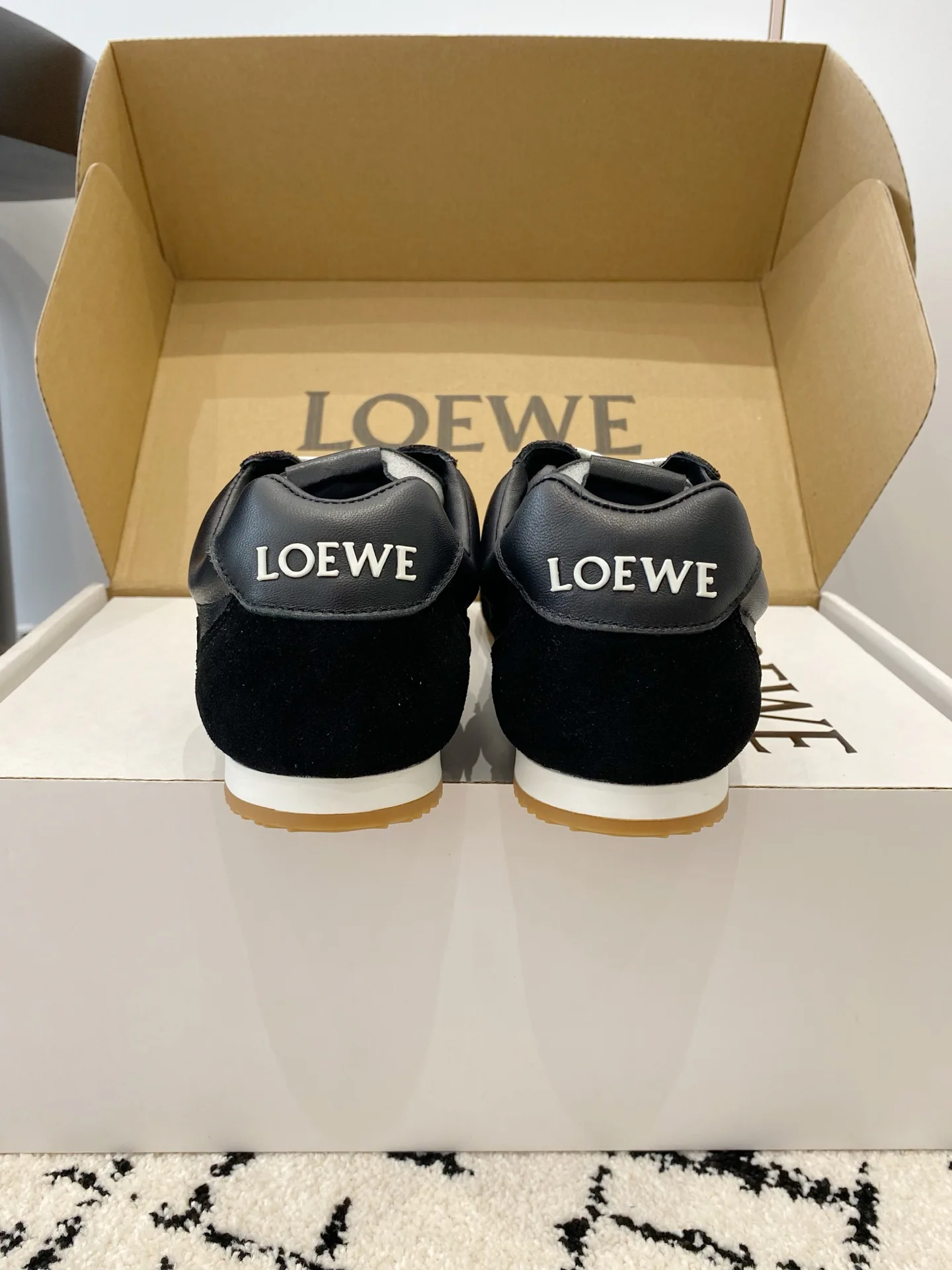 Кроссовки Женские Loewe 18268854